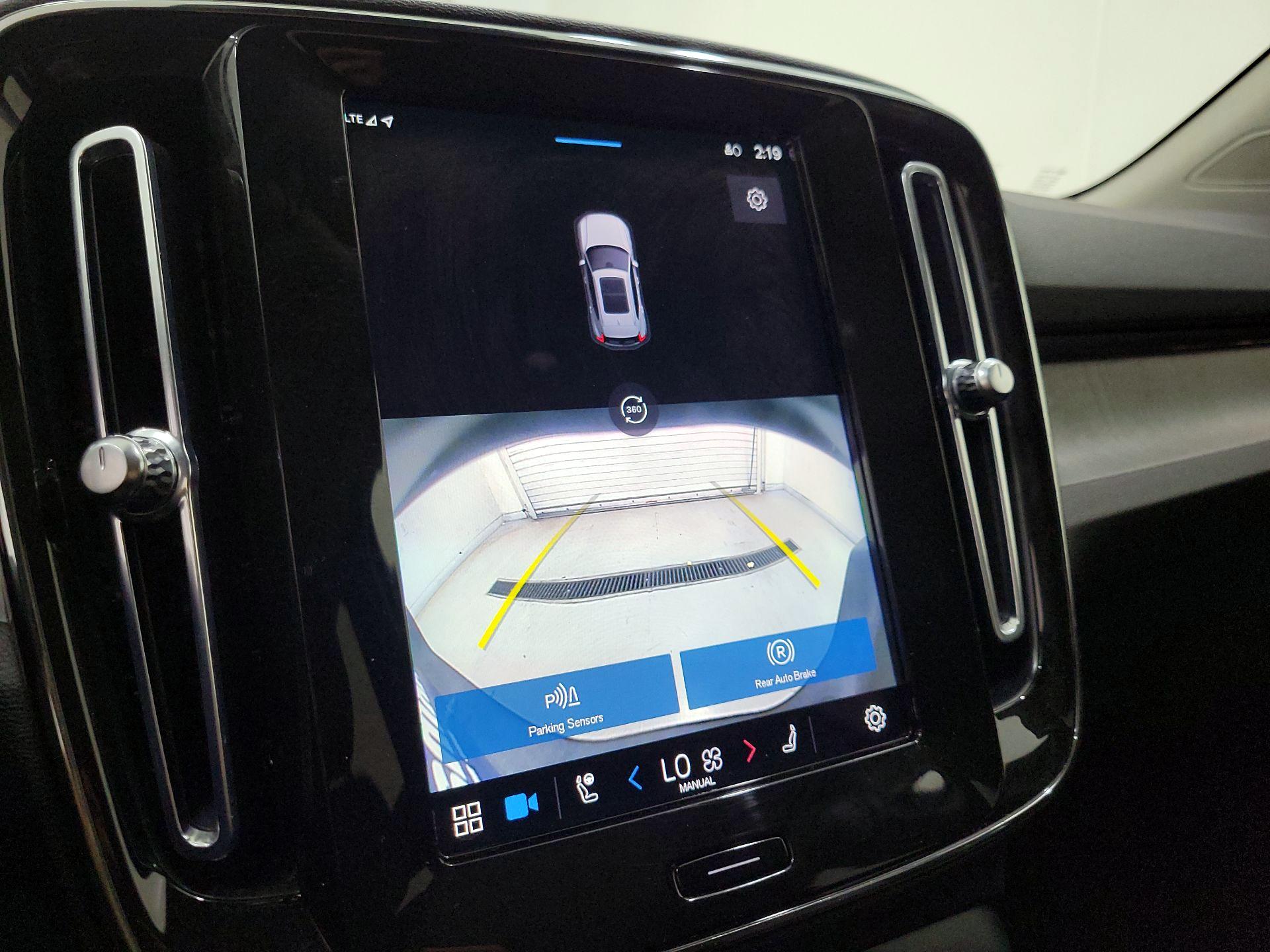 Thumbnail: 2023 Volvo XC40 - 15