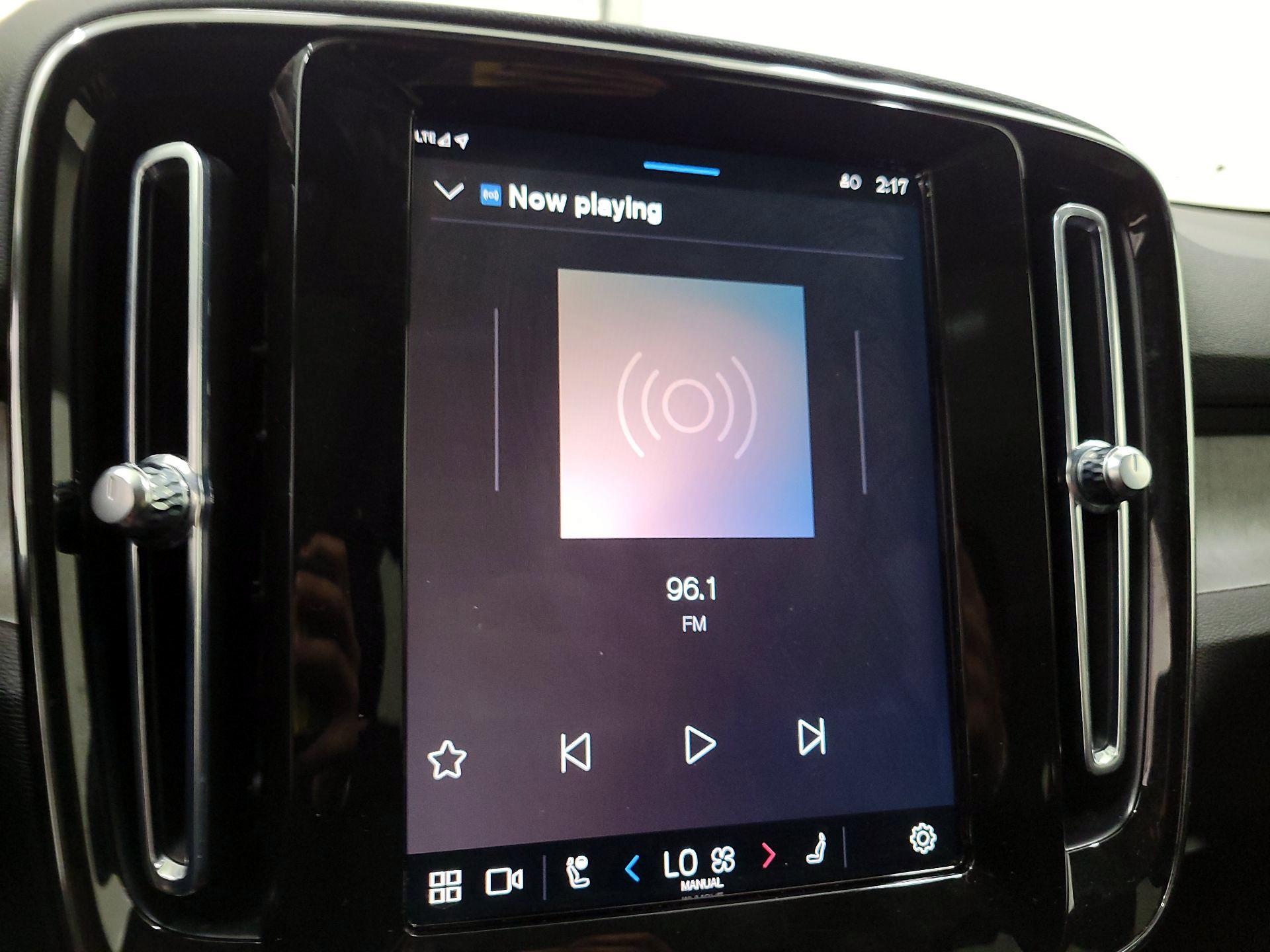 Thumbnail: 2023 Volvo XC40 - 16