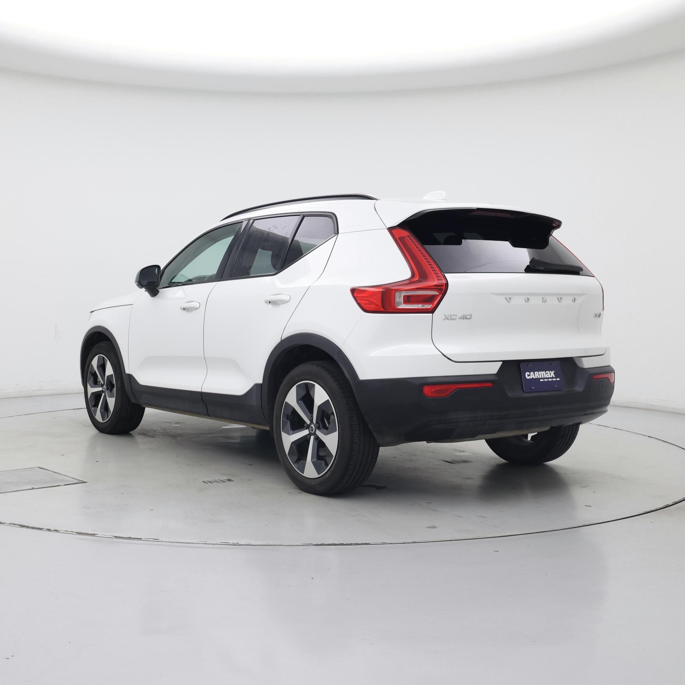 Thumbnail: 2023 Volvo XC40 - 2