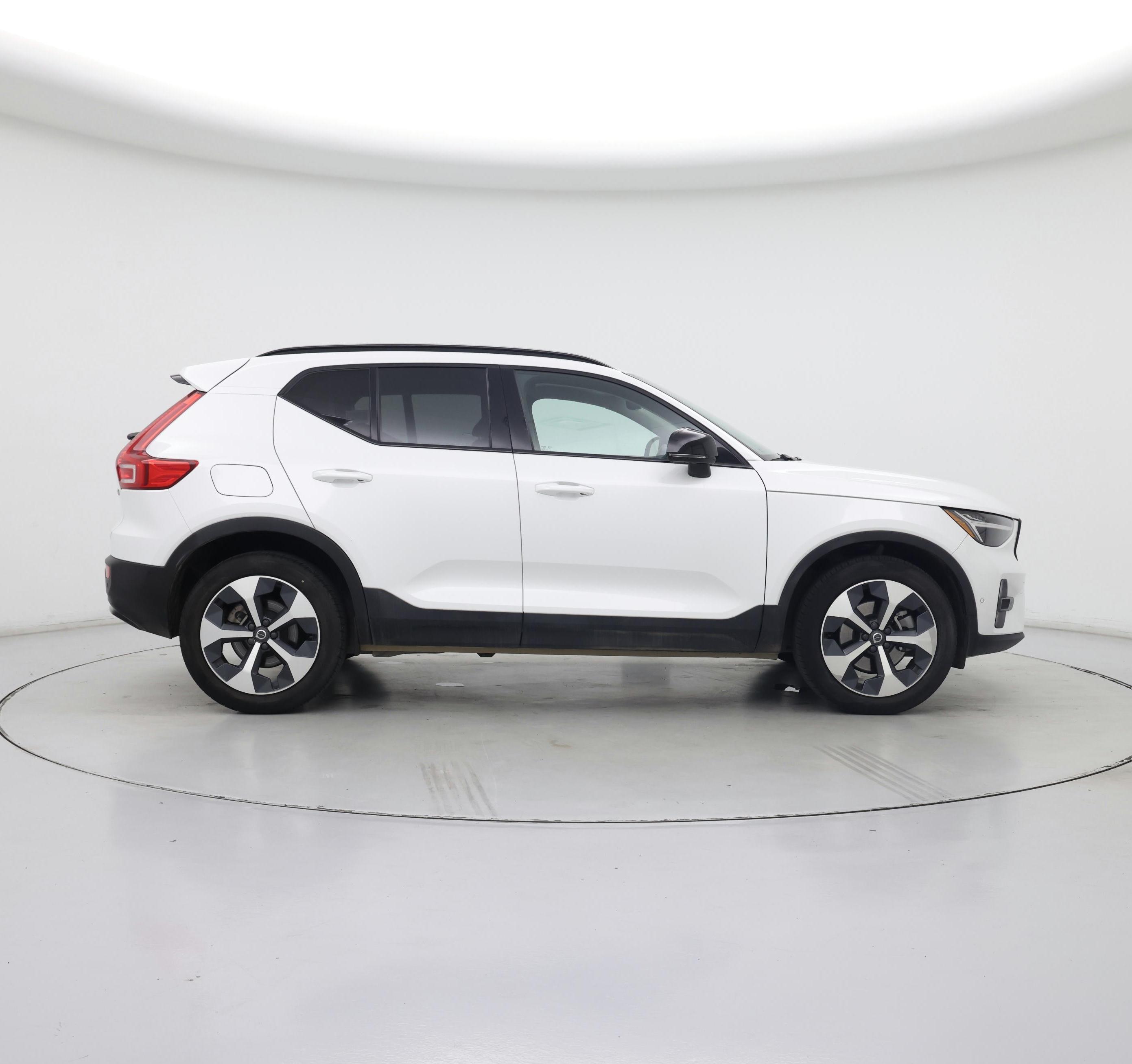 Thumbnail: 2023 Volvo XC40 - 7