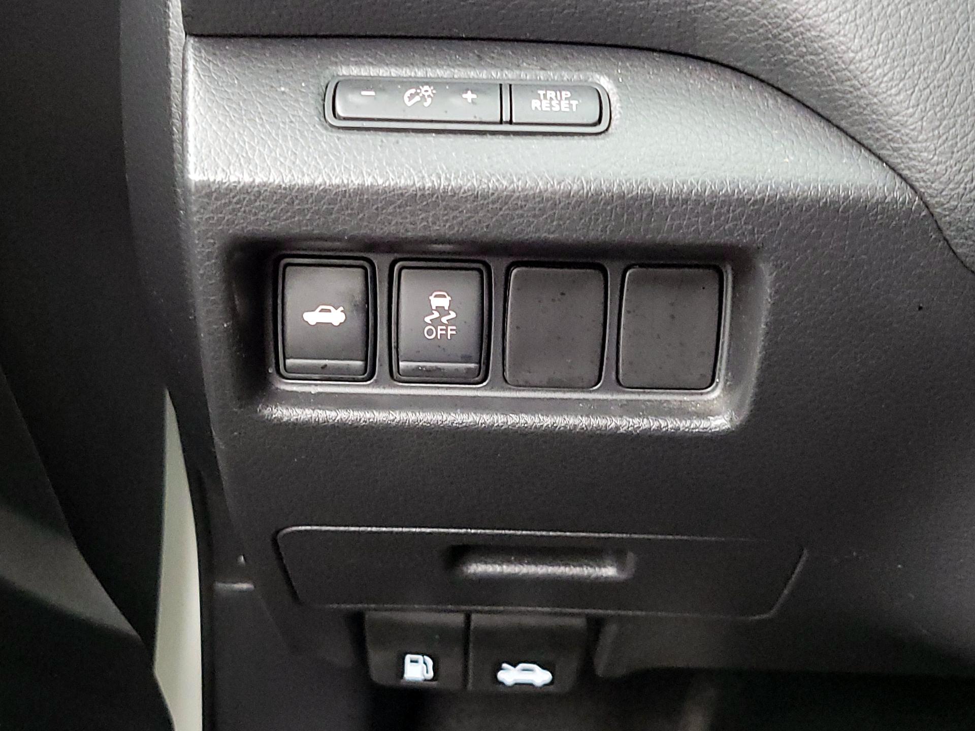 Thumbnail: 2018 Nissan Altima - 13