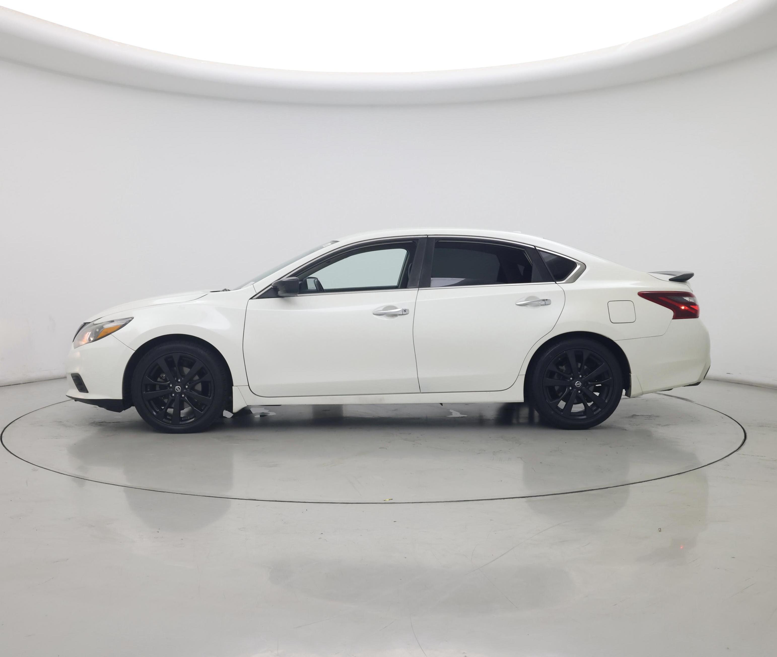 Thumbnail: 2018 Nissan Altima - 3