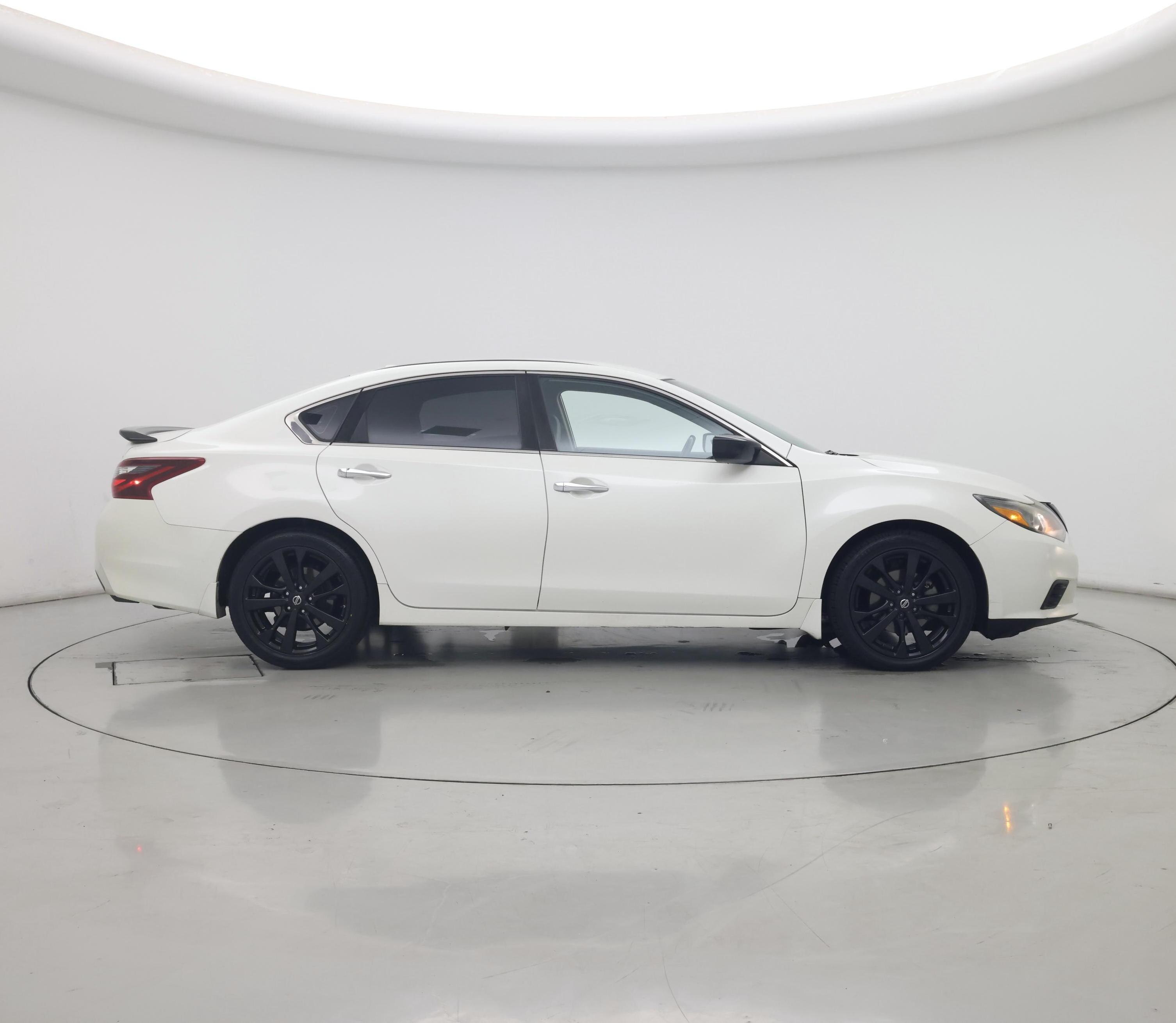 Thumbnail: 2018 Nissan Altima - 7