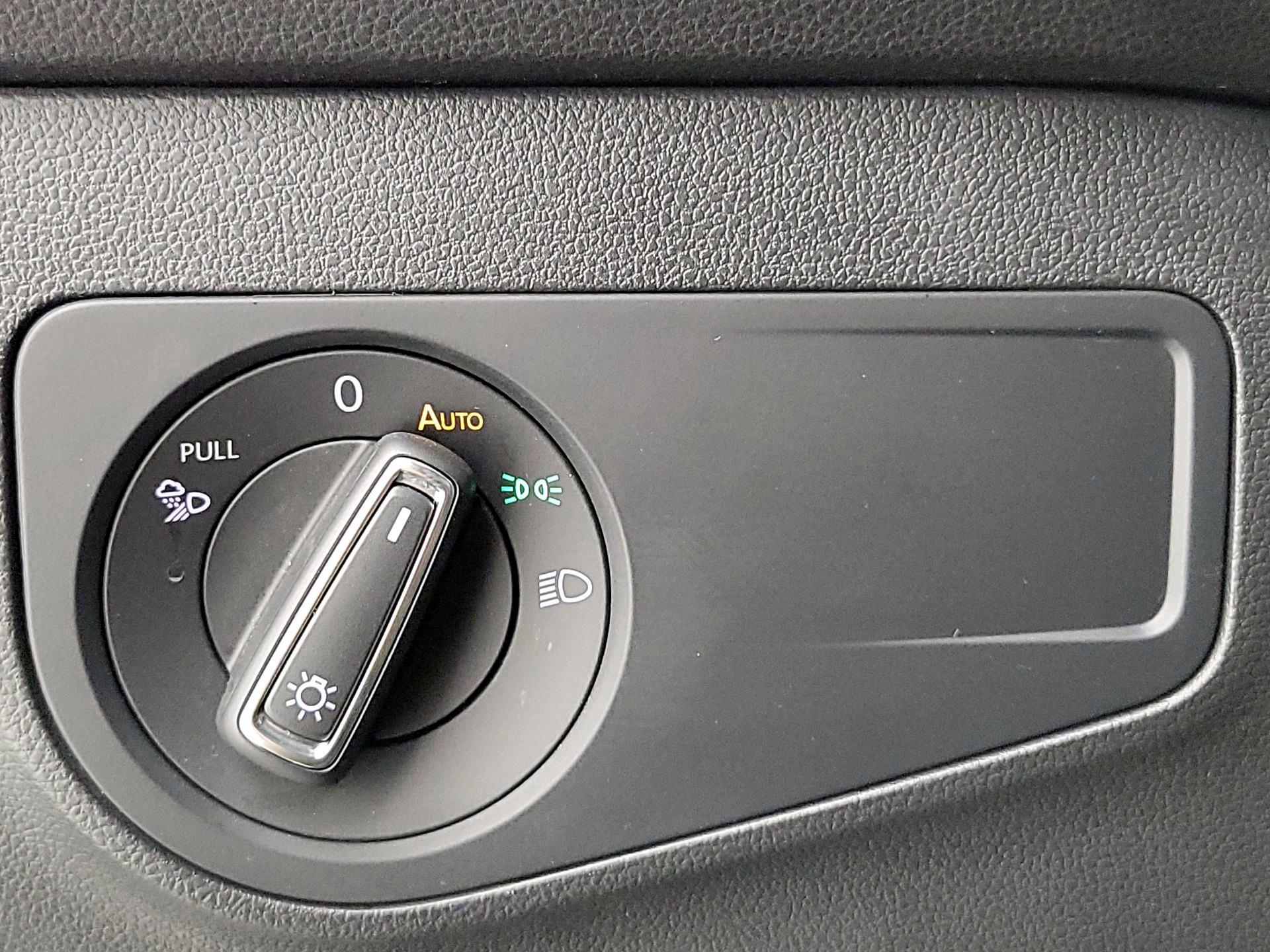 Thumbnail: 2022 Volkswagen Tiguan - 13