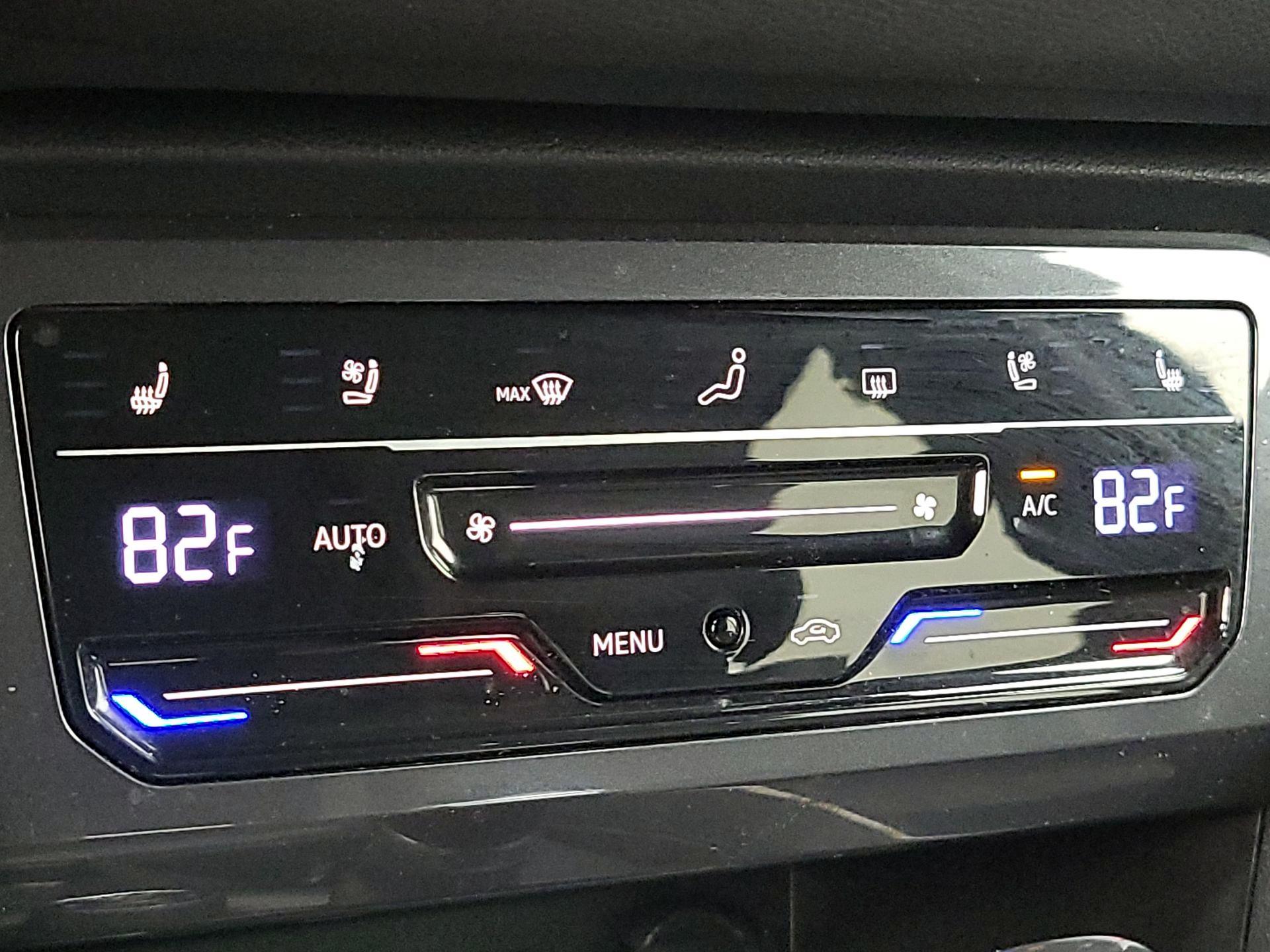 Thumbnail: 2022 Volkswagen Tiguan - 17