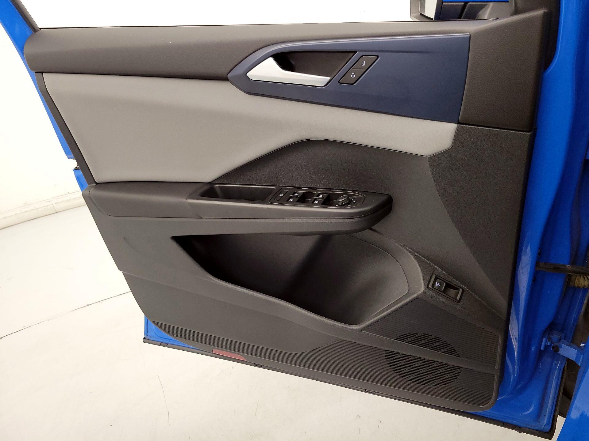 Thumbnail: 2023 Volkswagen Taos - 12