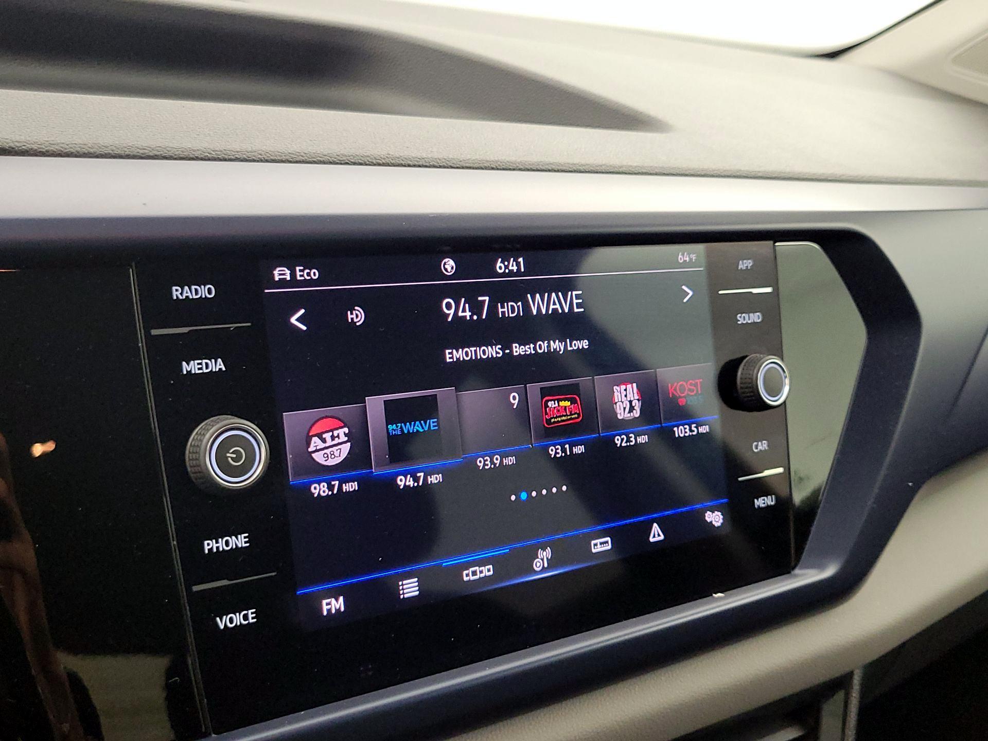 Thumbnail: 2023 Volkswagen Taos - 15