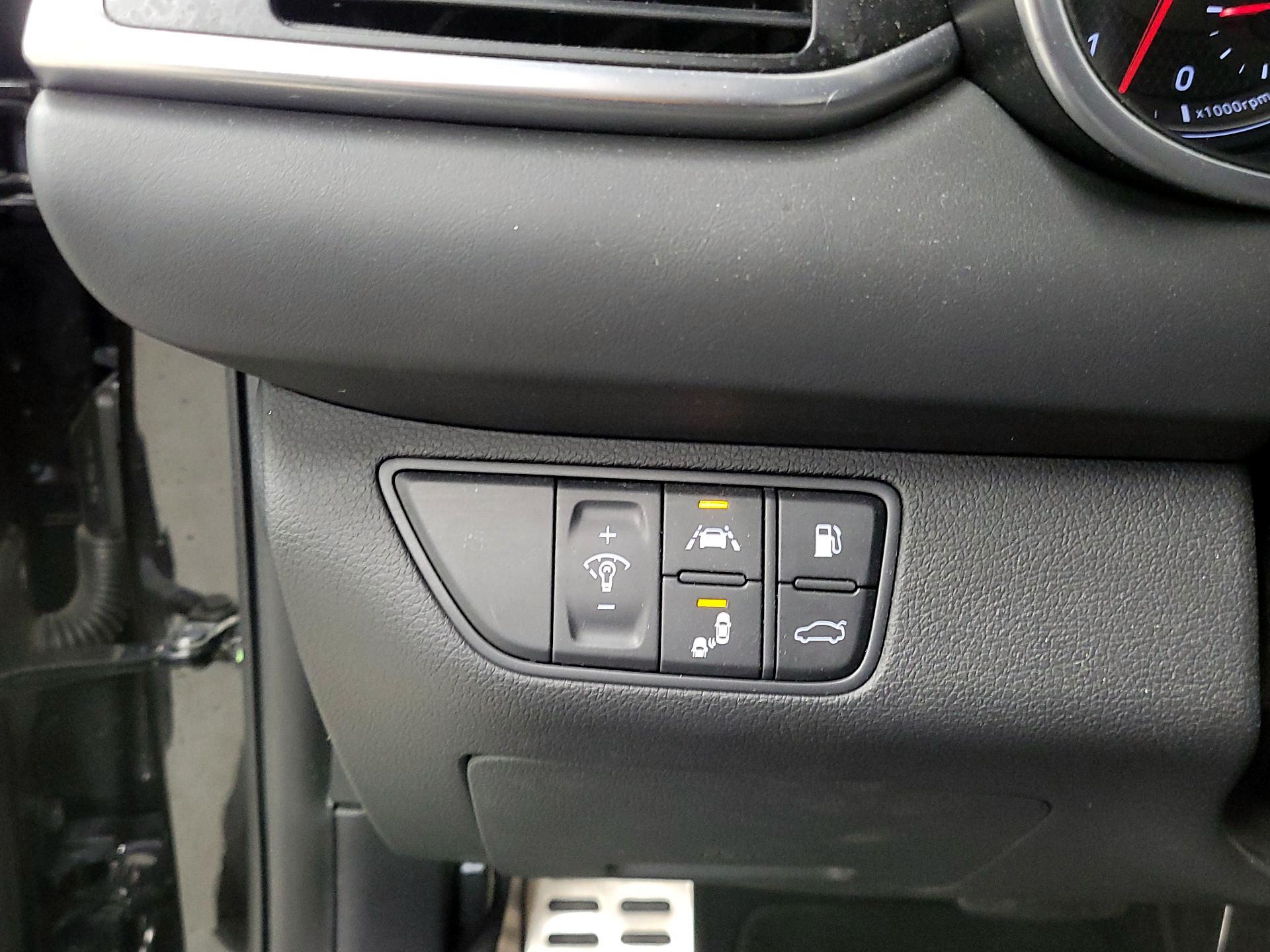 Thumbnail: 2019 Genesis G70 - 13