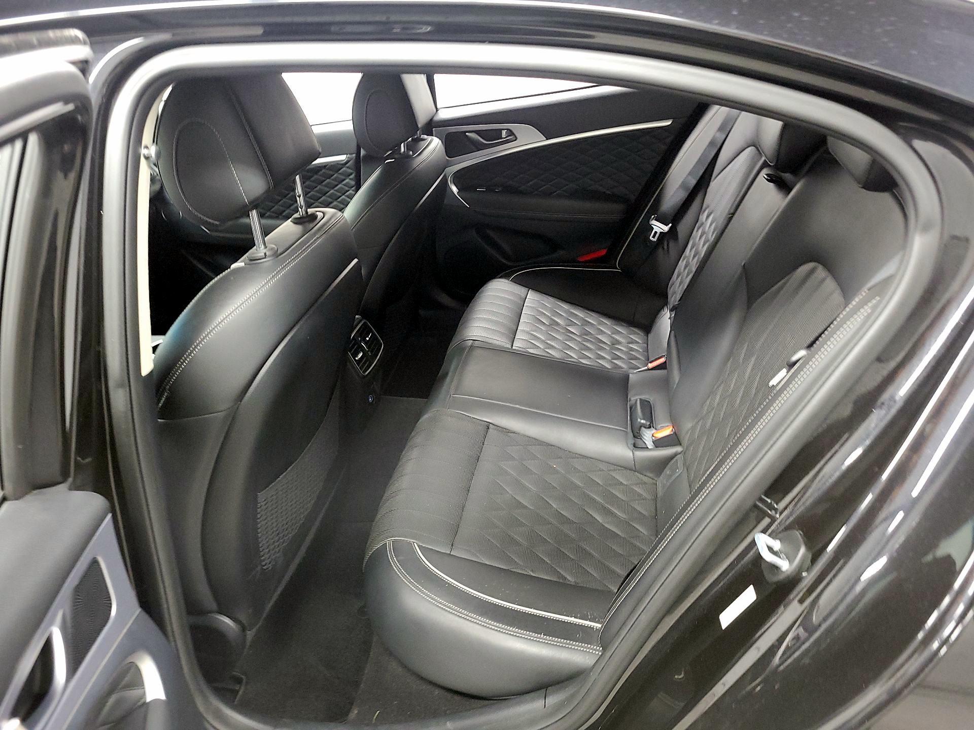 Thumbnail: 2019 Genesis G70 - 17