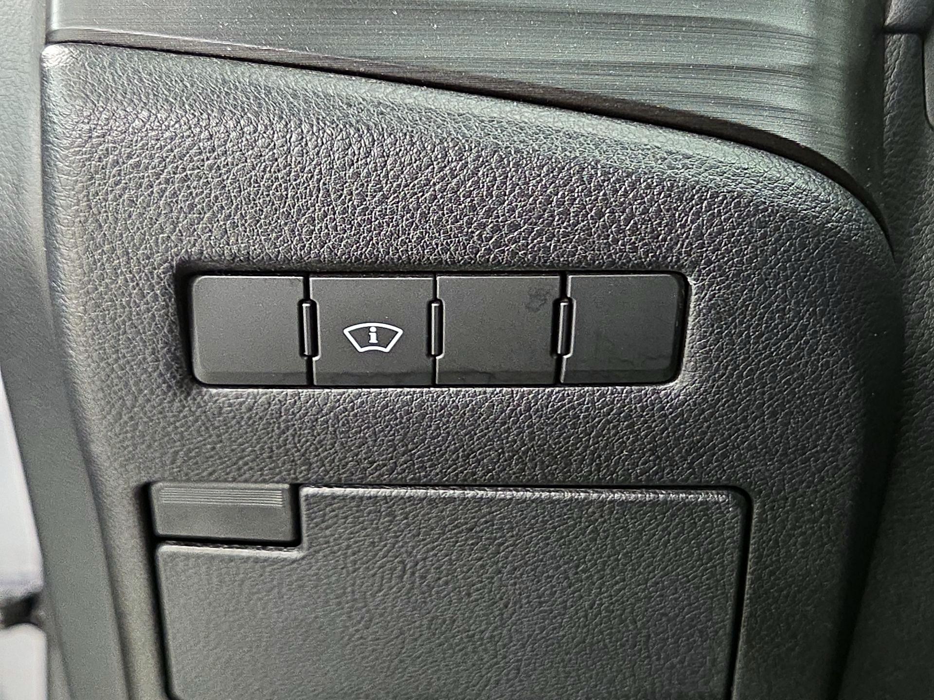 Thumbnail: 2019 Lexus ES - 13