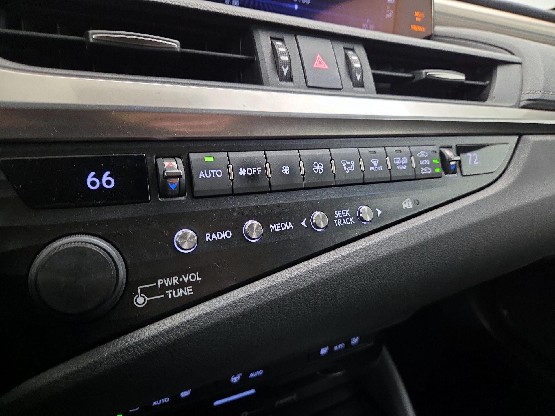 Thumbnail: 2019 Lexus ES - 17