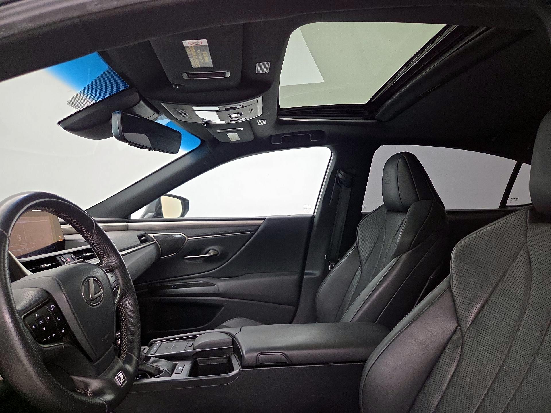 Thumbnail: 2019 Lexus ES - 20