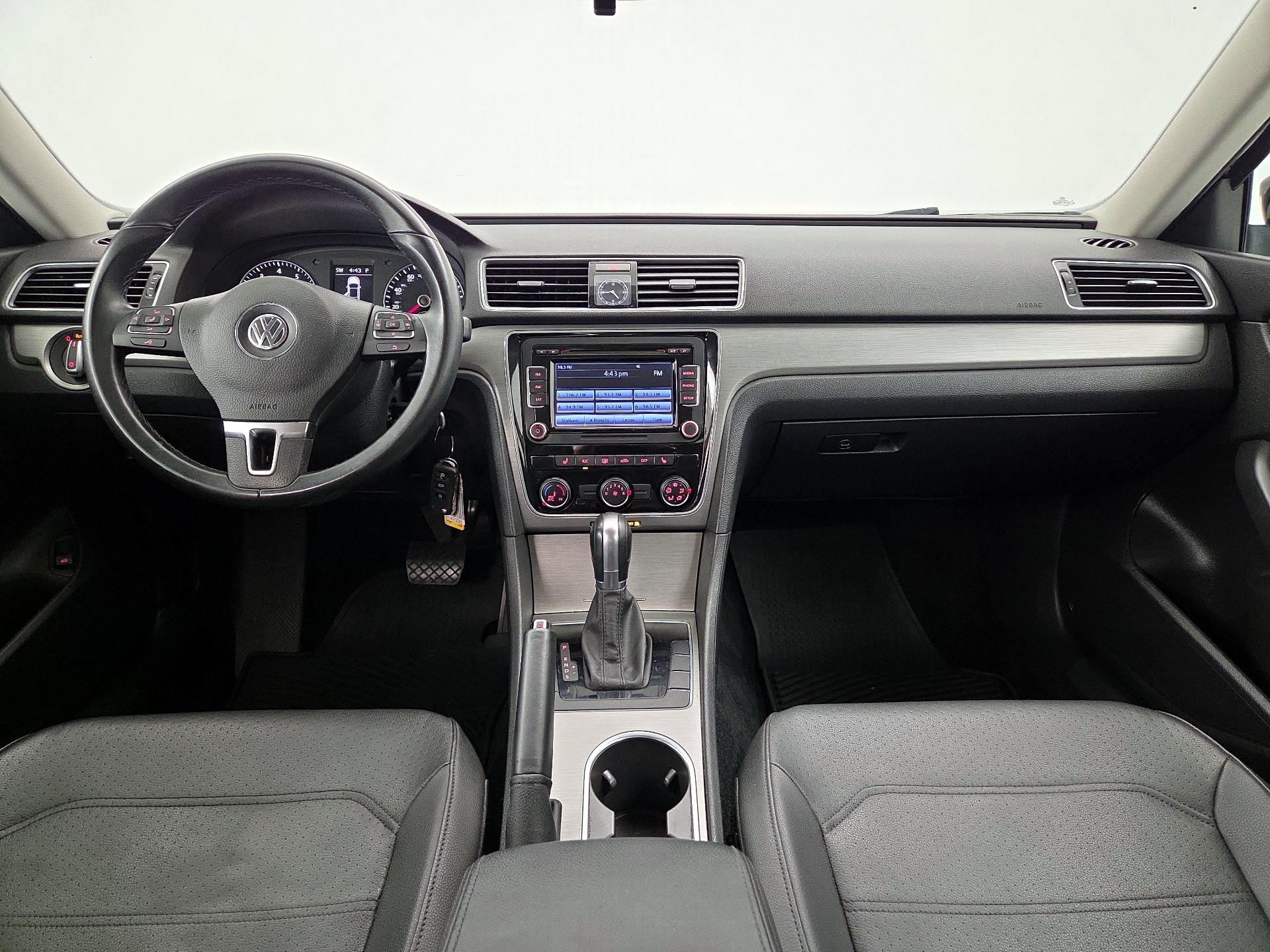 Thumbnail: 2015 Volkswagen Passat - 9