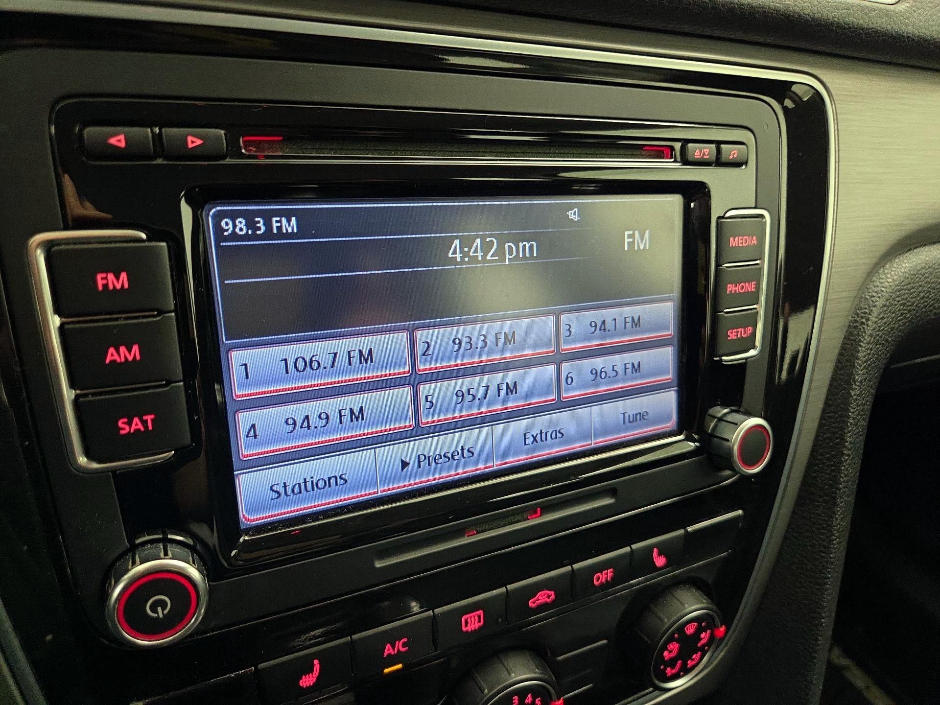 Thumbnail: 2015 Volkswagen Passat - 15