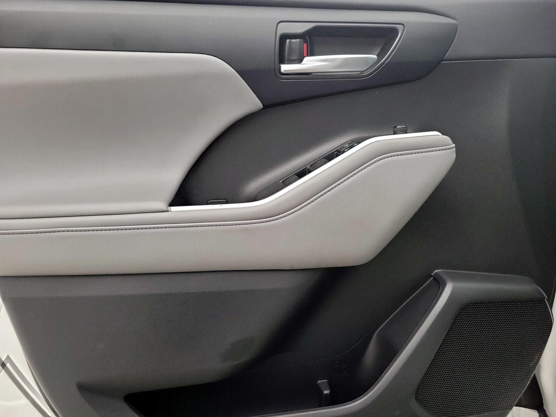 Thumbnail: 2021 Toyota Highlander - 12