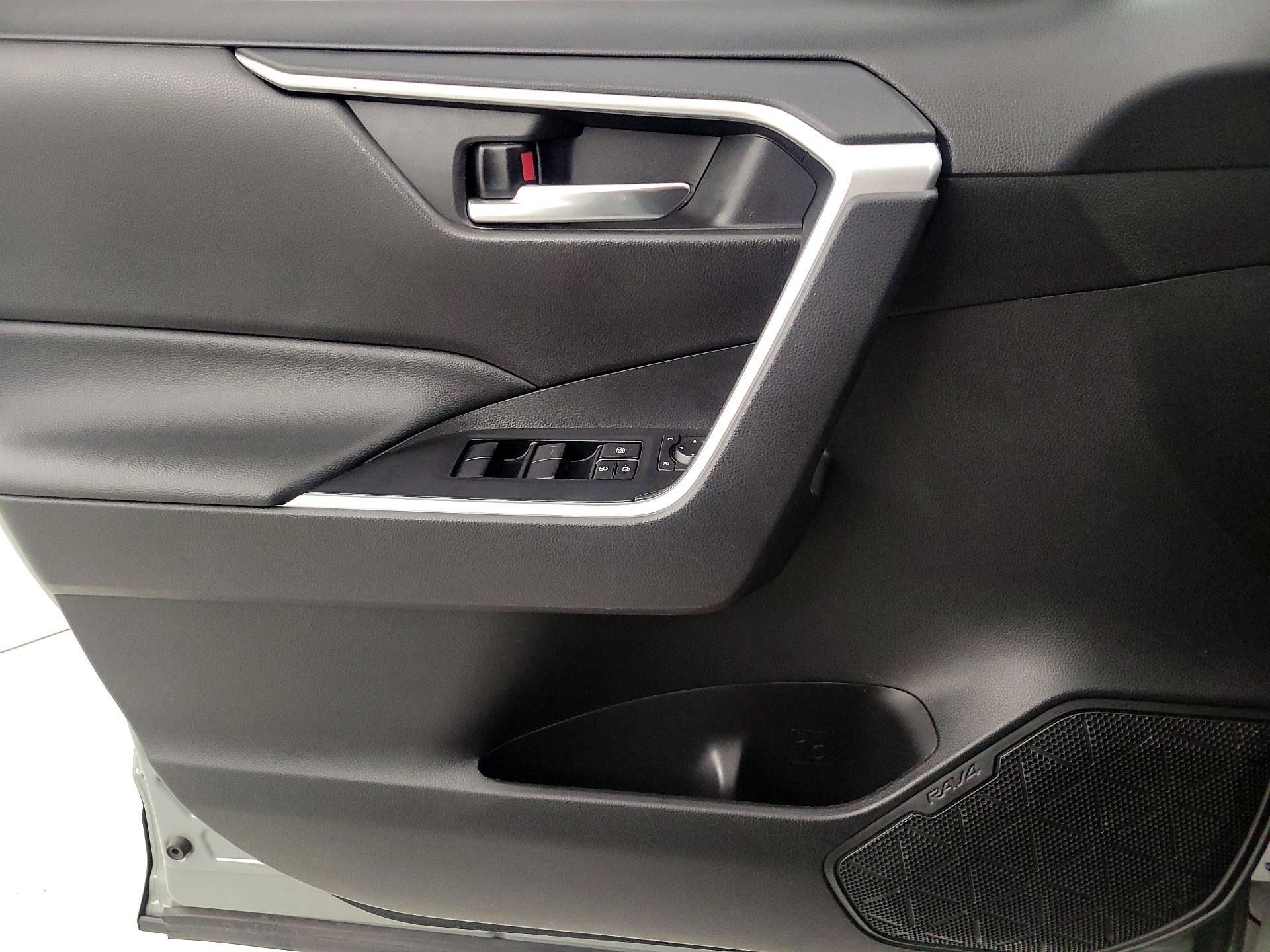 Thumbnail: 2021 Toyota RAV4 - 12