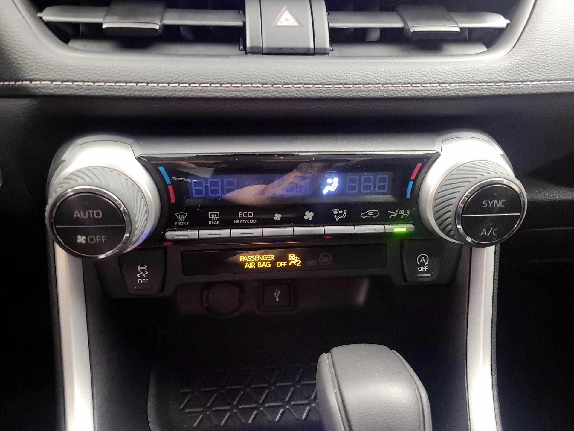 Thumbnail: 2021 Toyota RAV4 - 16