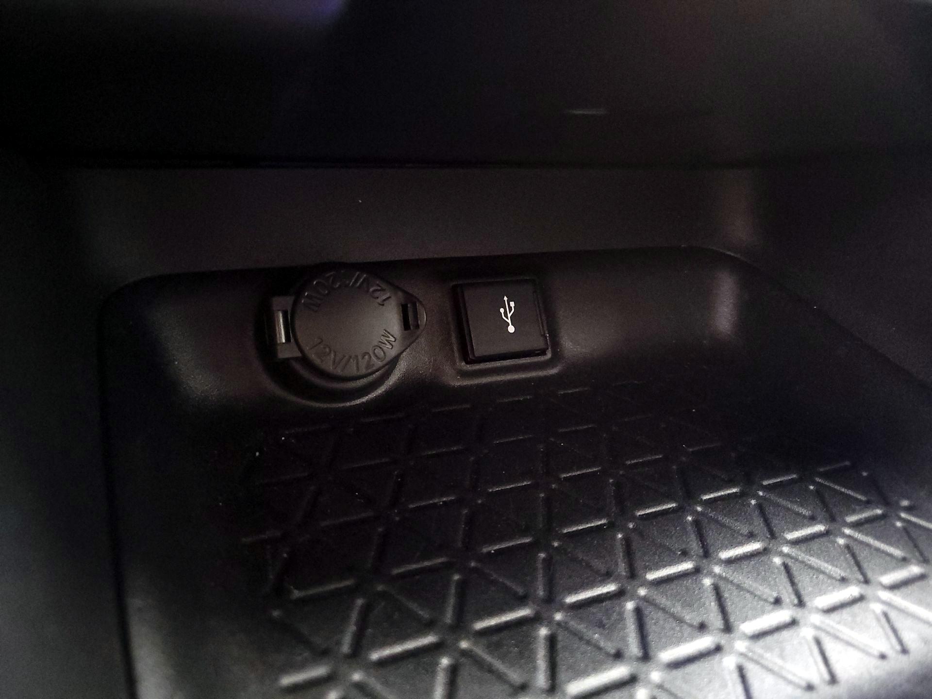 Thumbnail: 2021 Toyota RAV4 - 18