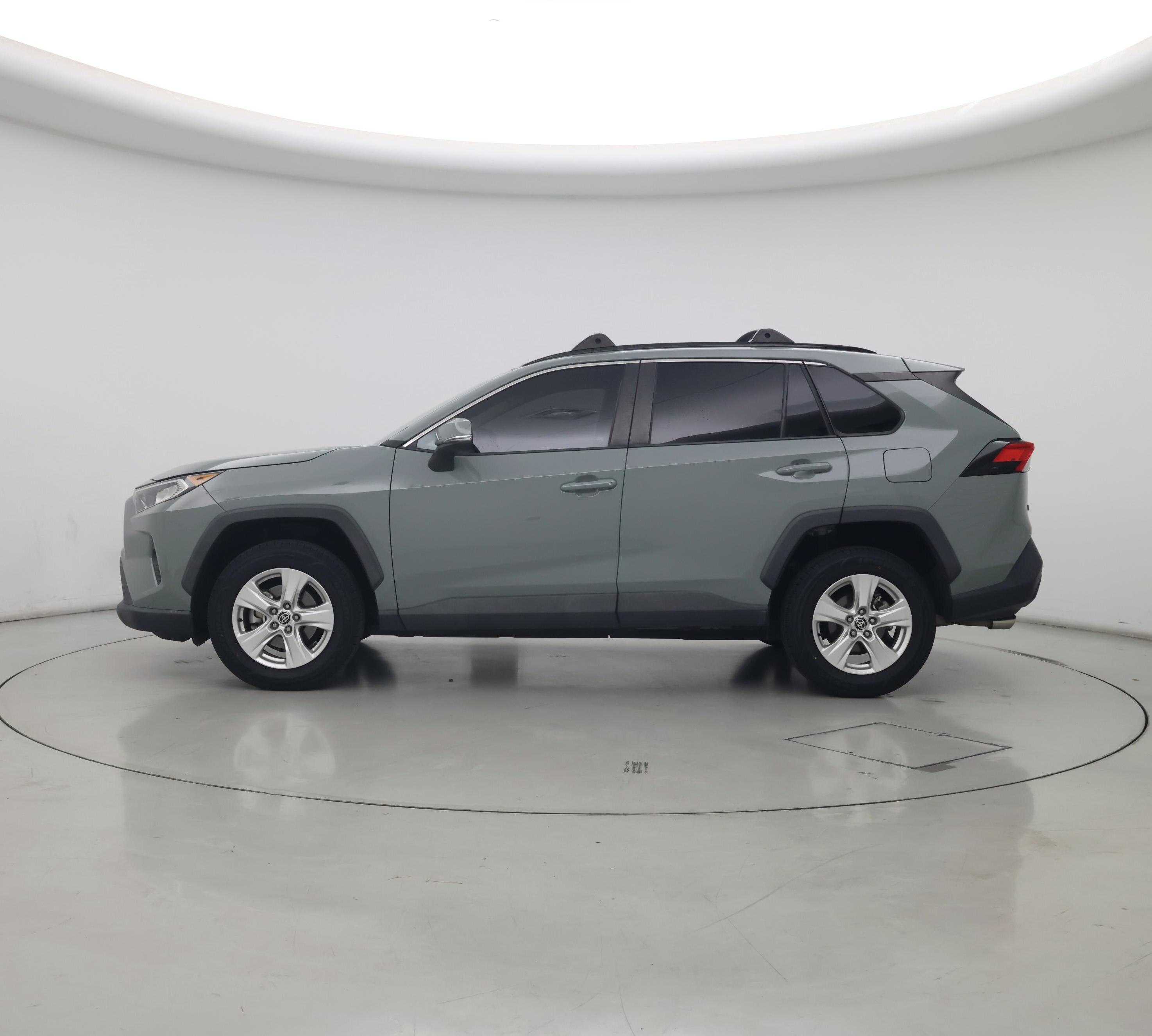 Thumbnail: 2021 Toyota RAV4 - 3