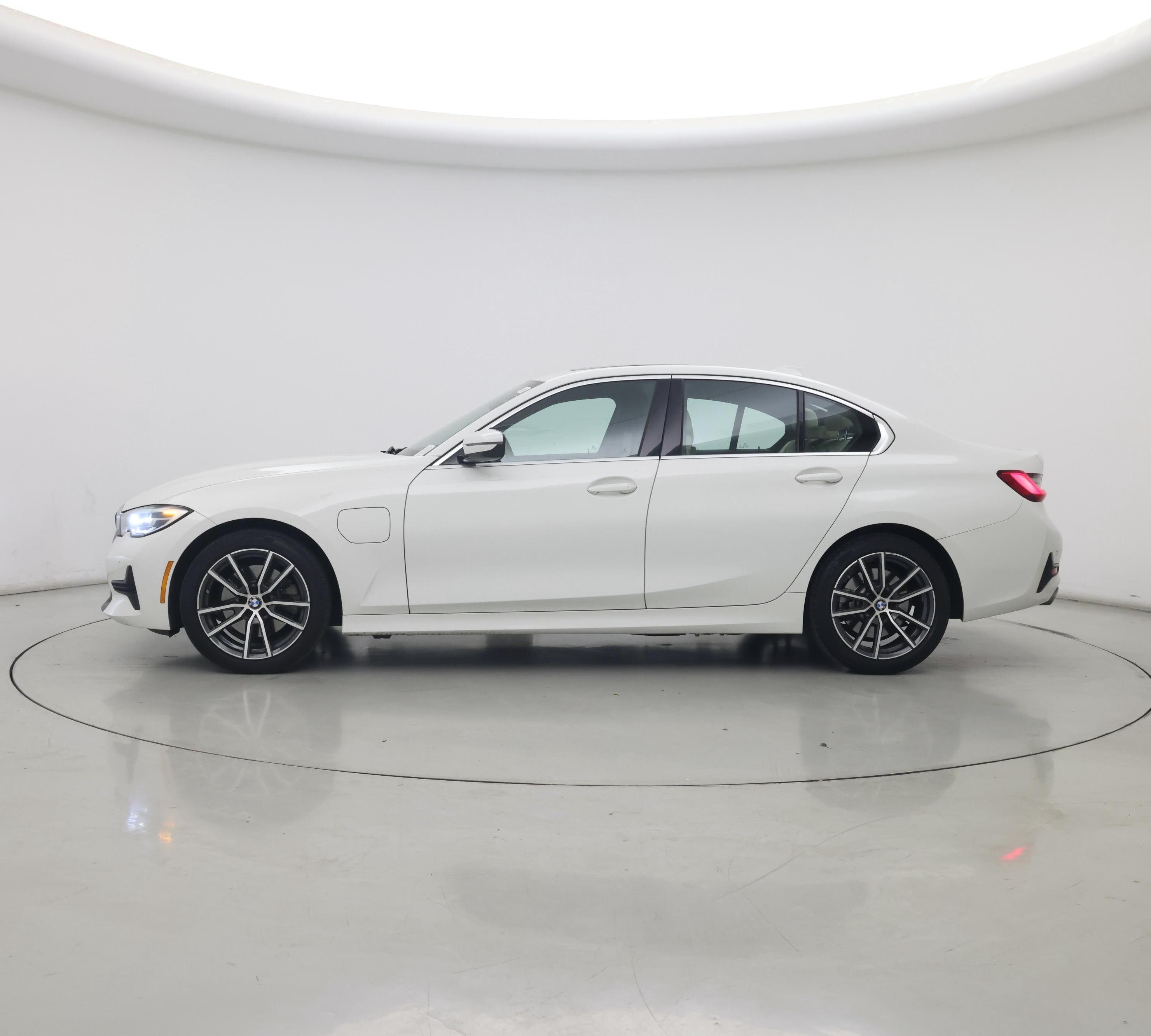 Thumbnail: 2021 BMW 3 Series - 3