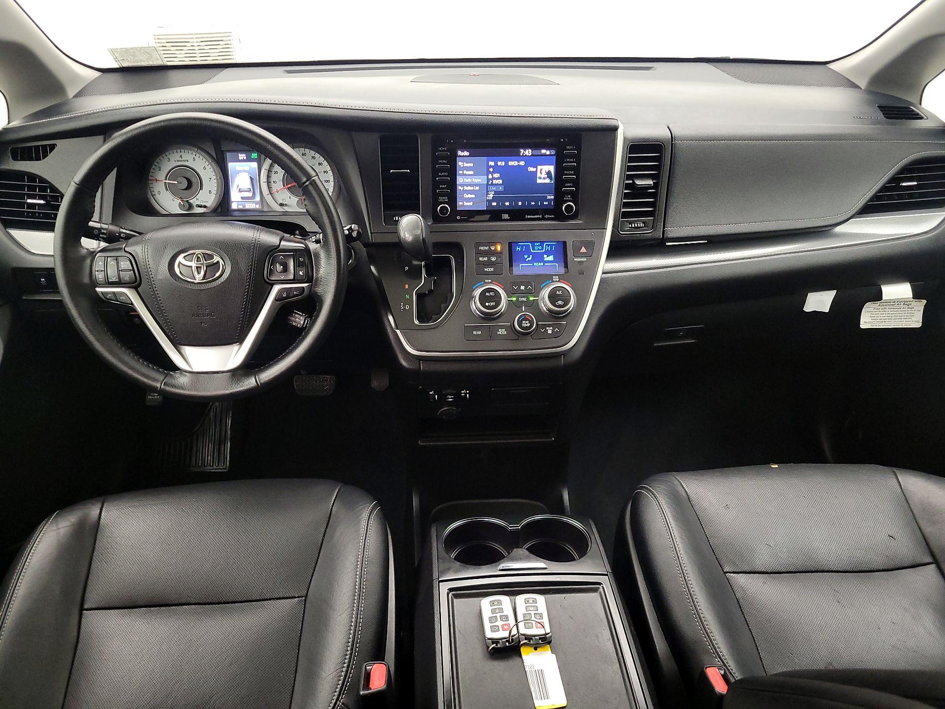 Thumbnail: 2020 Toyota Sienna - 9