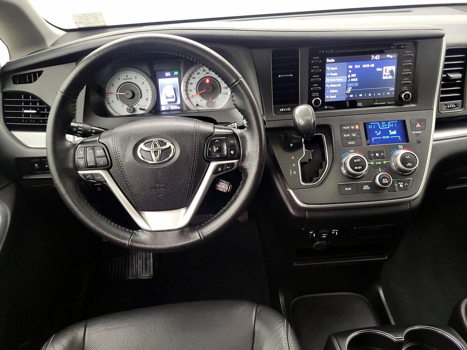 Thumbnail: 2020 Toyota Sienna - 10