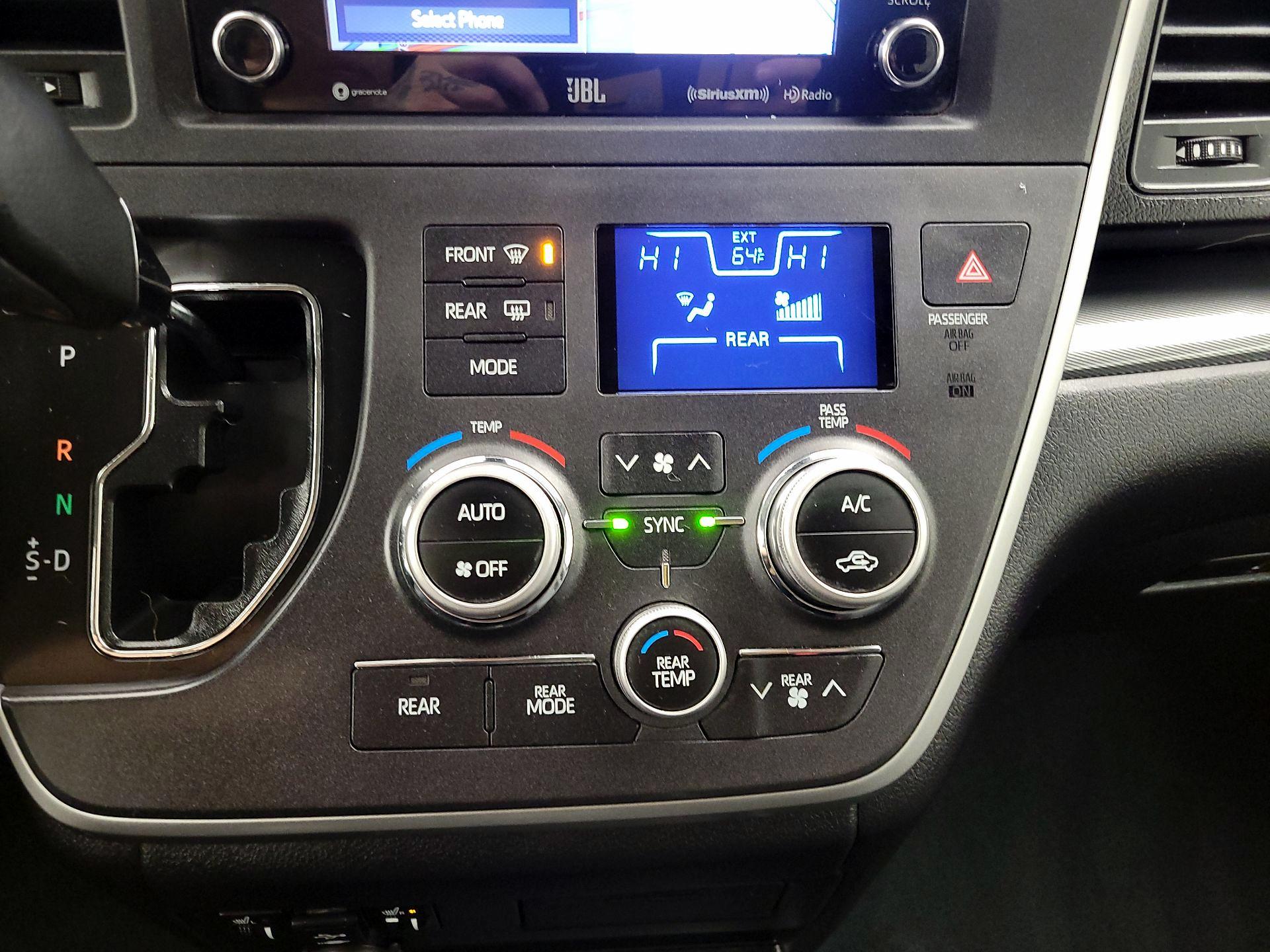 Thumbnail: 2020 Toyota Sienna - 16