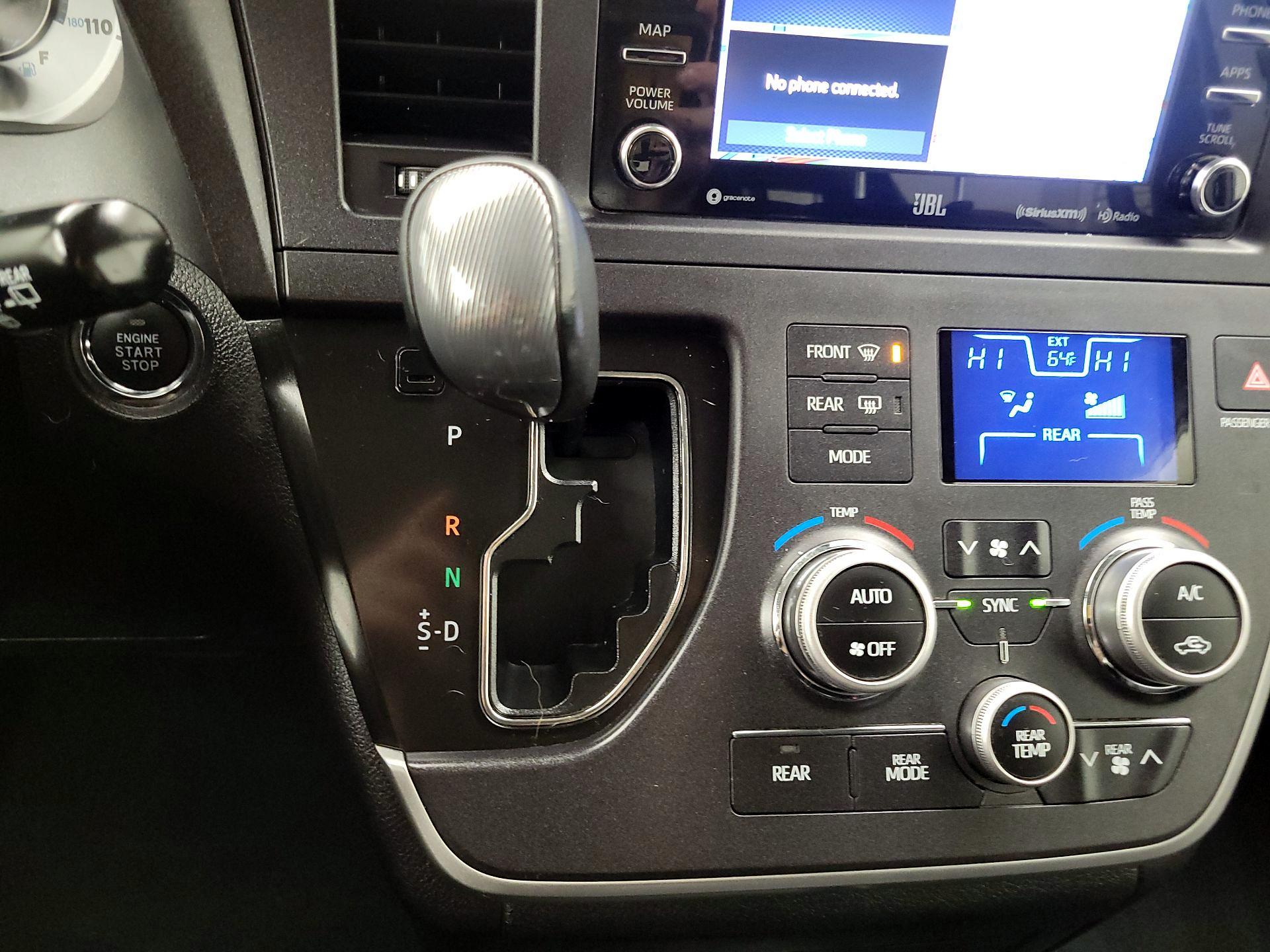 Thumbnail: 2020 Toyota Sienna - 17