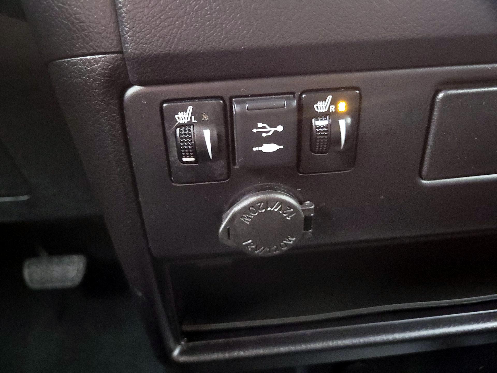 Thumbnail: 2020 Toyota Sienna - 18