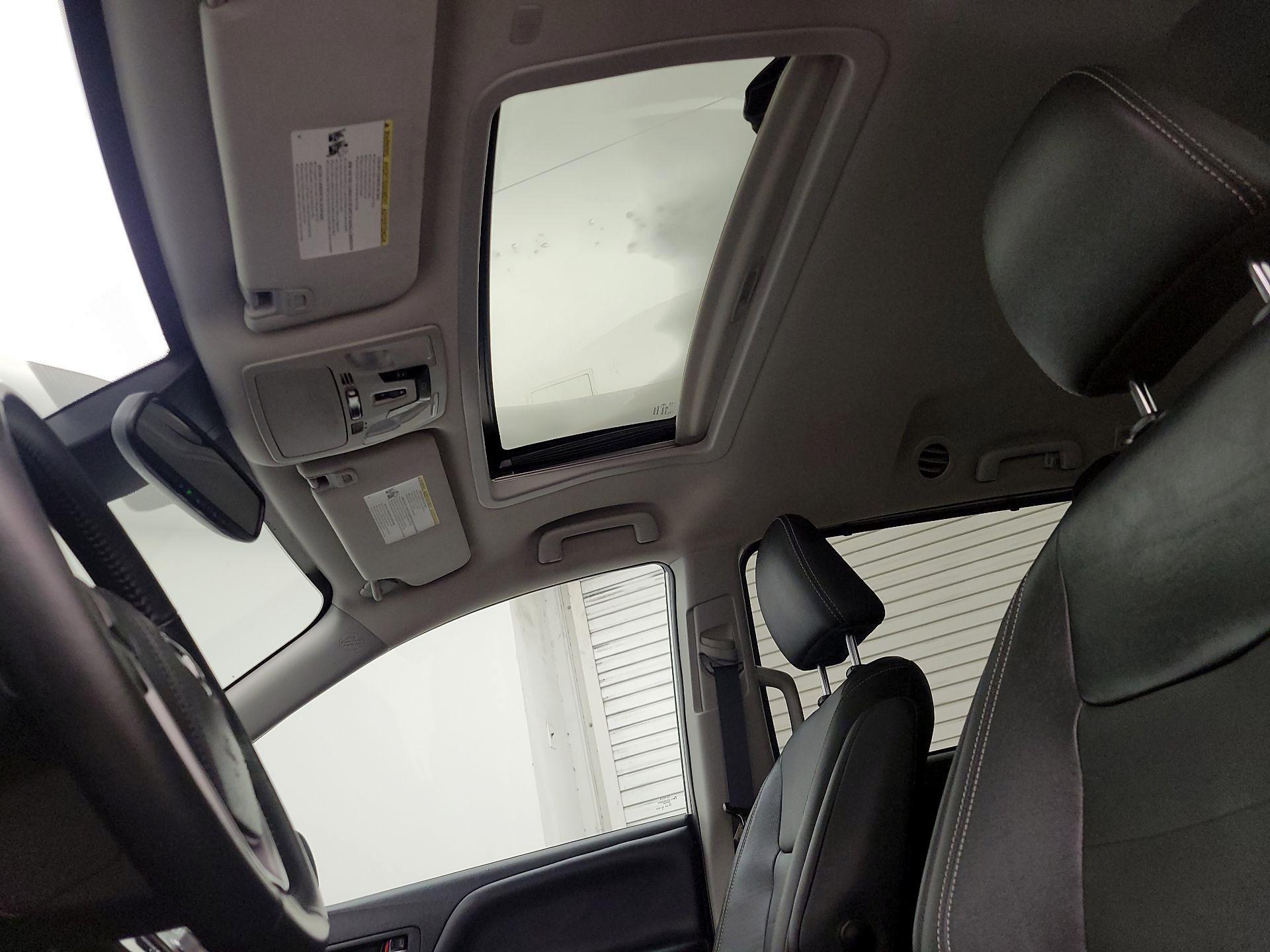 Thumbnail: 2020 Toyota Sienna - 19