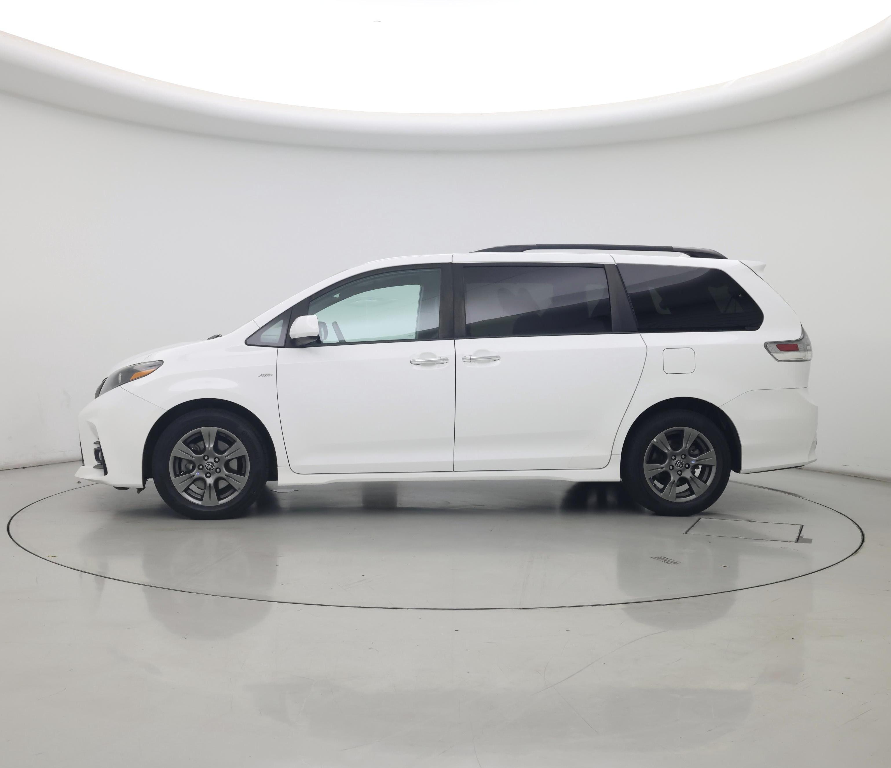Thumbnail: 2020 Toyota Sienna - 3