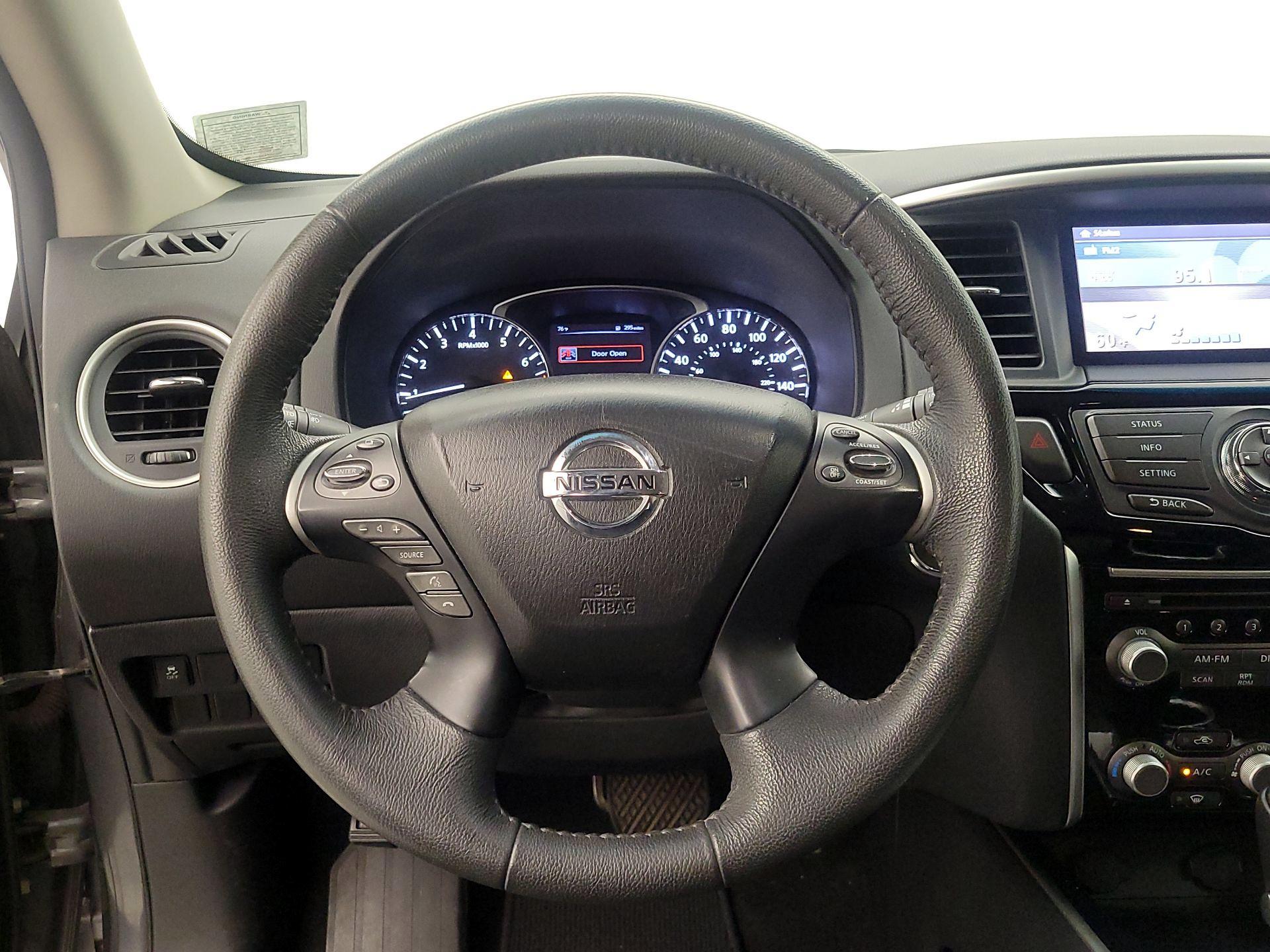 Thumbnail: 2015 Nissan Pathfinder - 10