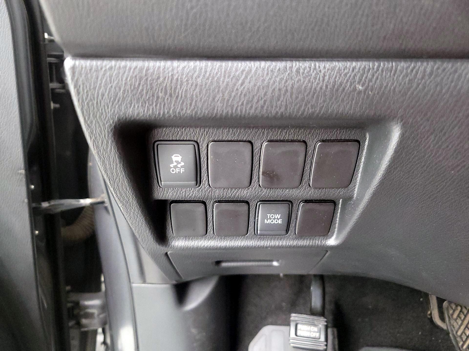 Thumbnail: 2015 Nissan Pathfinder - 13