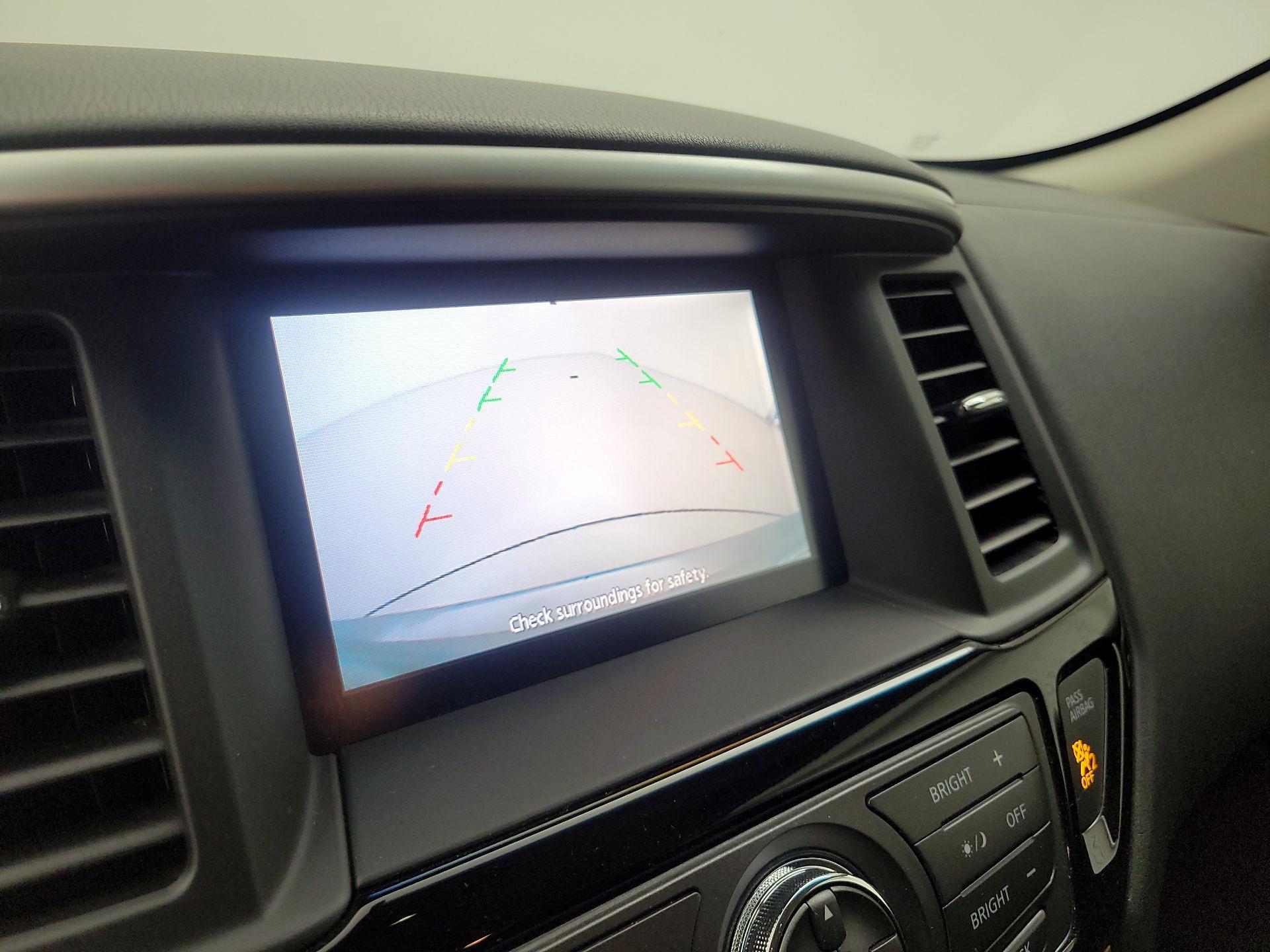 Thumbnail: 2015 Nissan Pathfinder - 14