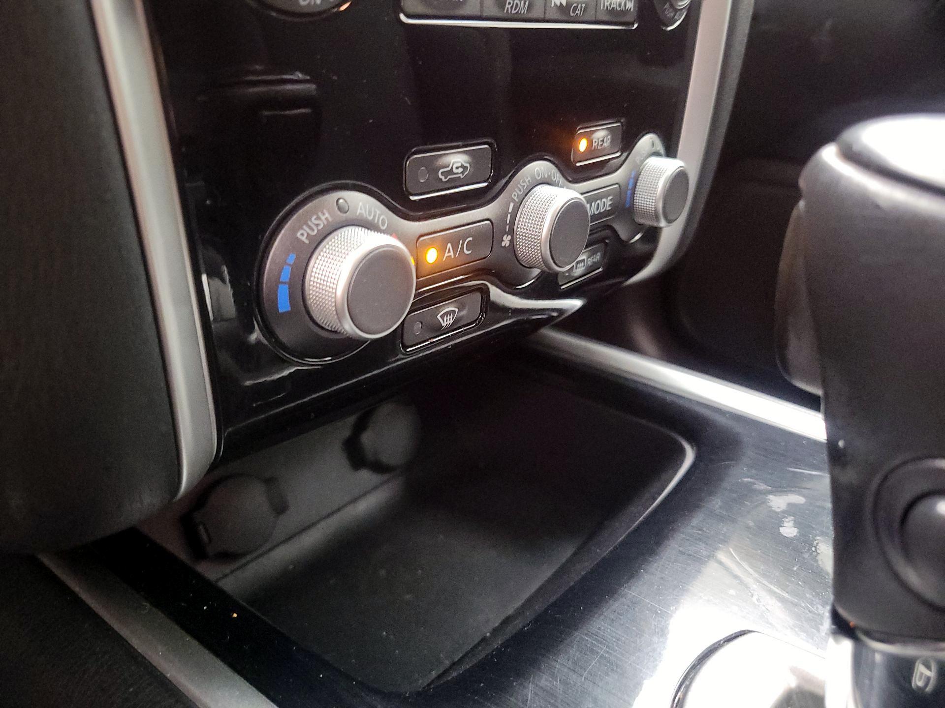 Thumbnail: 2015 Nissan Pathfinder - 16