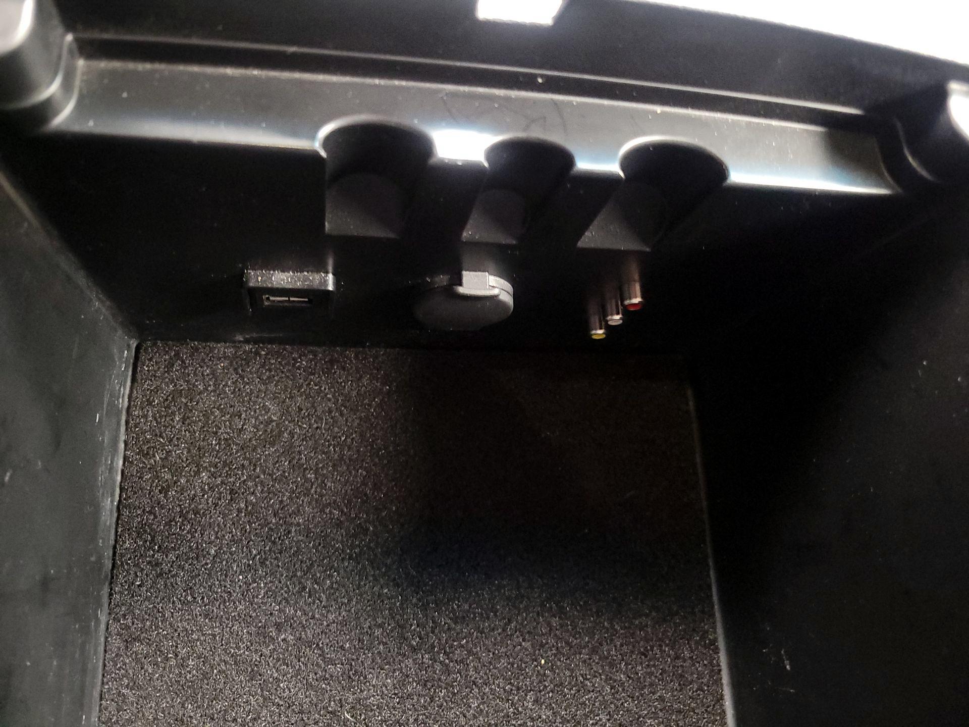 Thumbnail: 2015 Nissan Pathfinder - 18