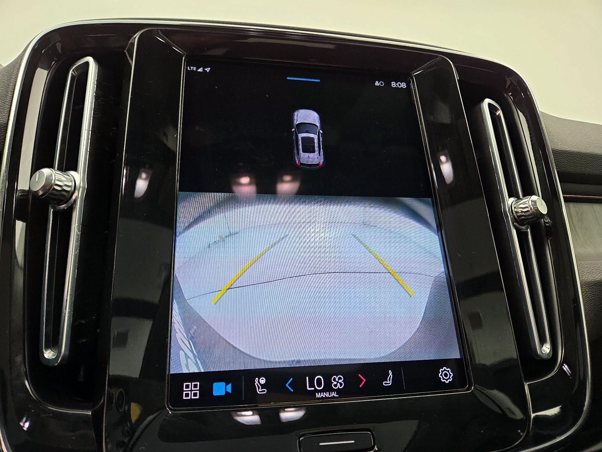 Thumbnail: 2023 Volvo XC40 - 14