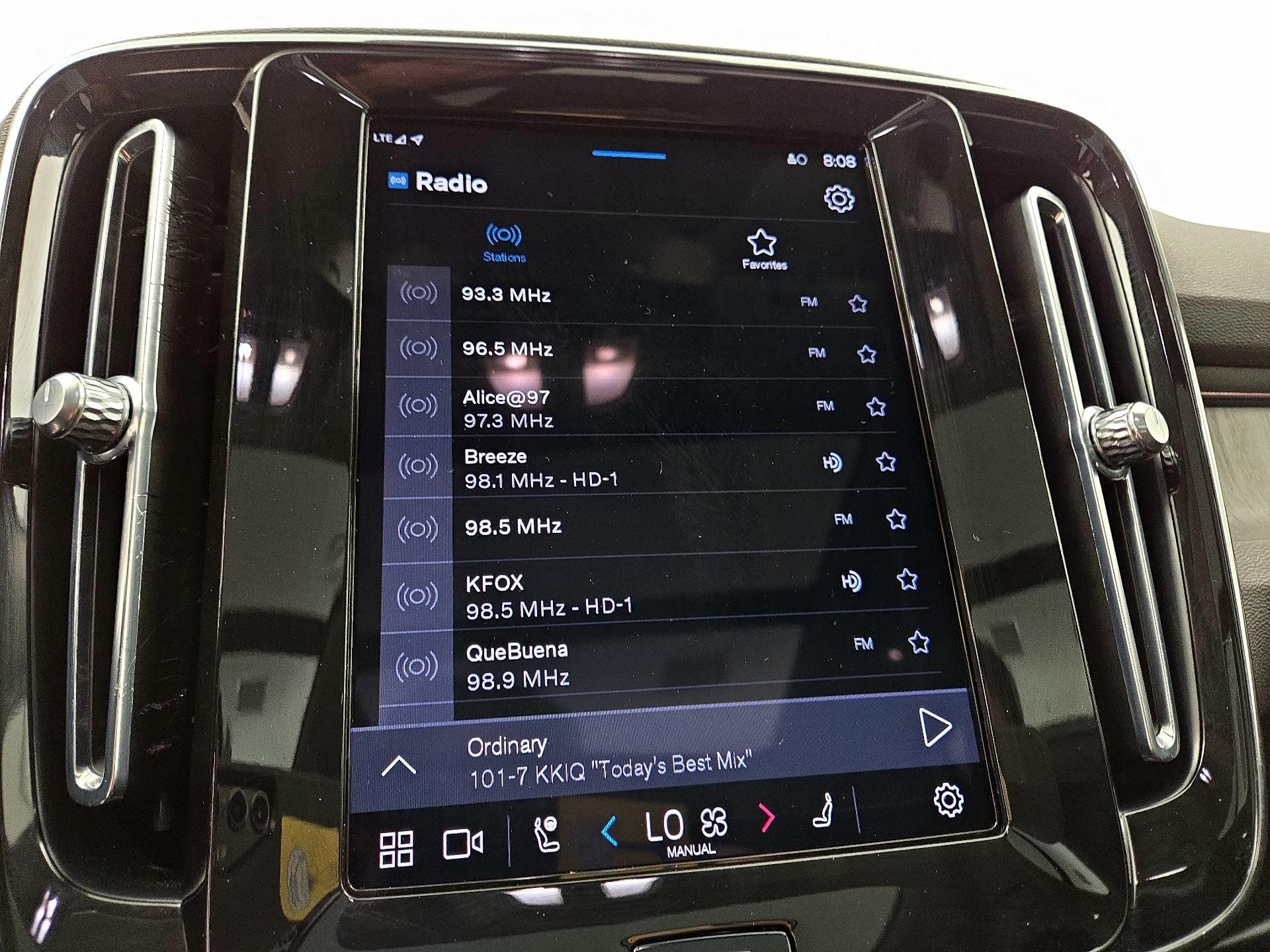 Thumbnail: 2023 Volvo XC40 - 15