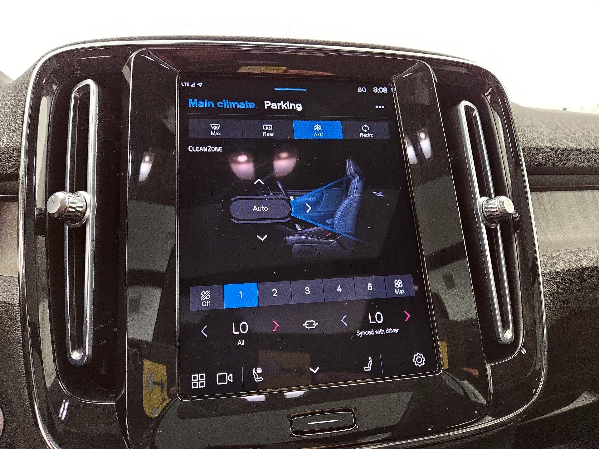 Thumbnail: 2023 Volvo XC40 - 16