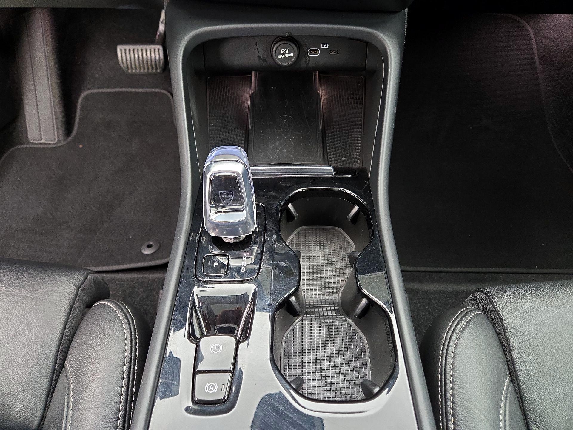 Thumbnail: 2023 Volvo XC40 - 17