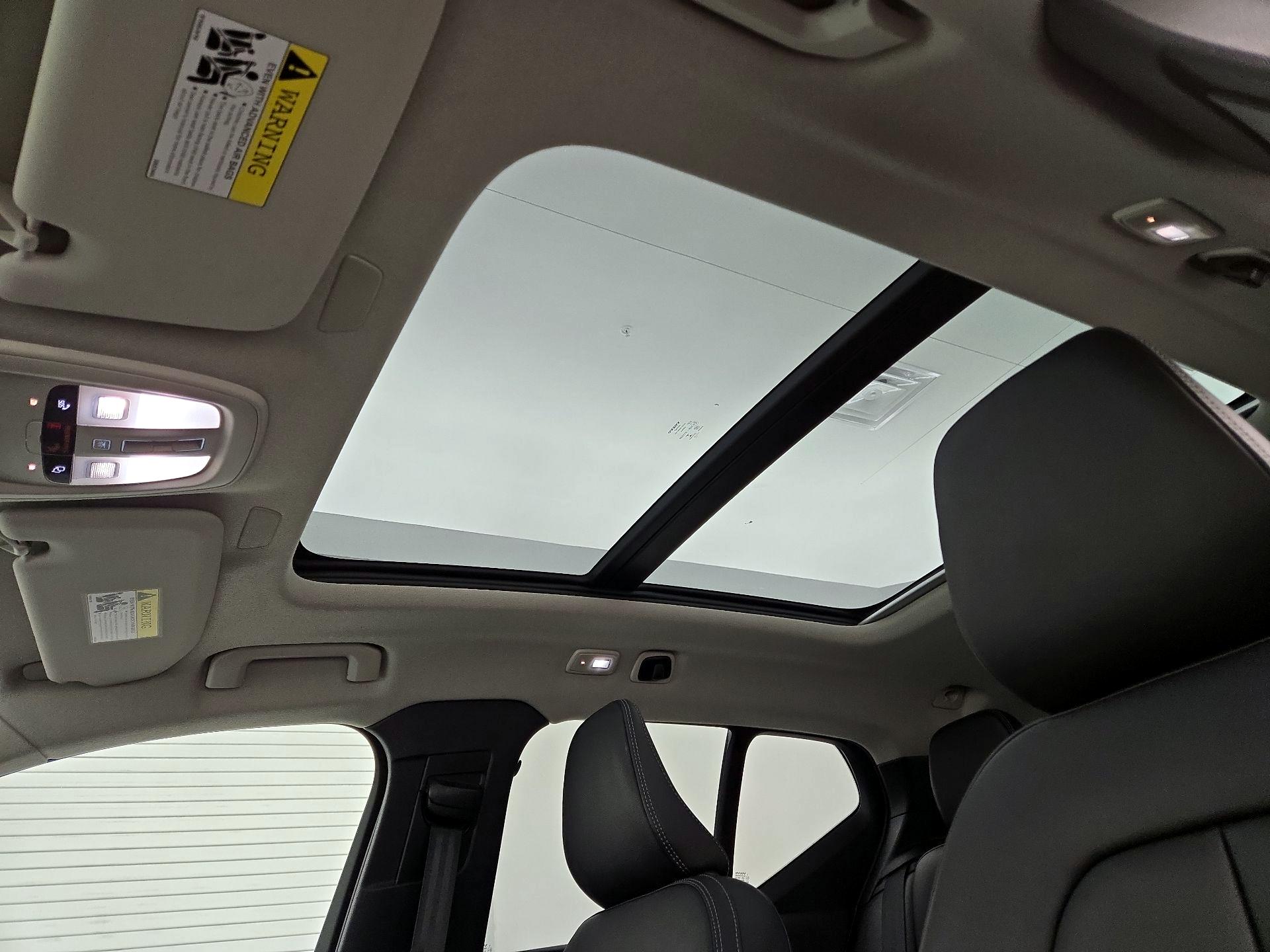 Thumbnail: 2023 Volvo XC40 - 19