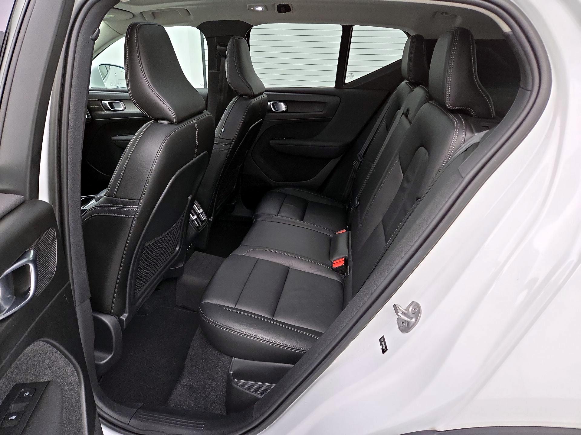 Thumbnail: 2023 Volvo XC40 - 20