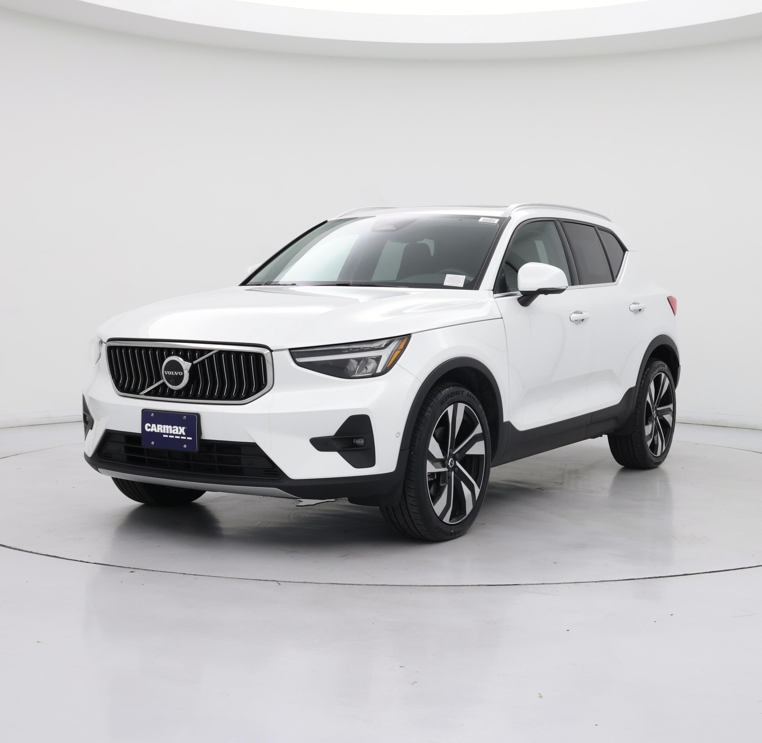 Thumbnail: 2023 Volvo XC40 - 4