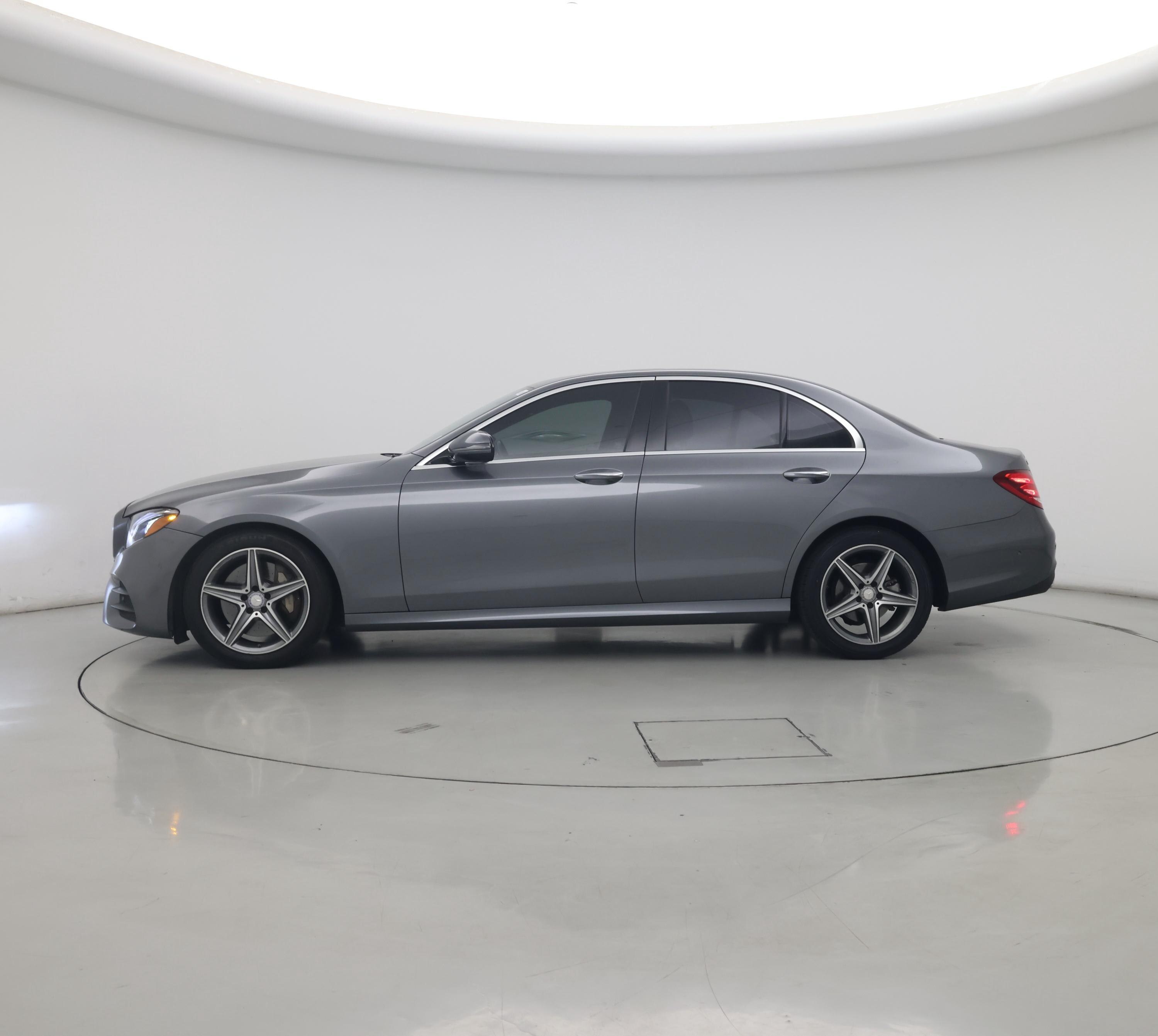 Thumbnail: 2017 Mercedes-Benz E-Class - 3