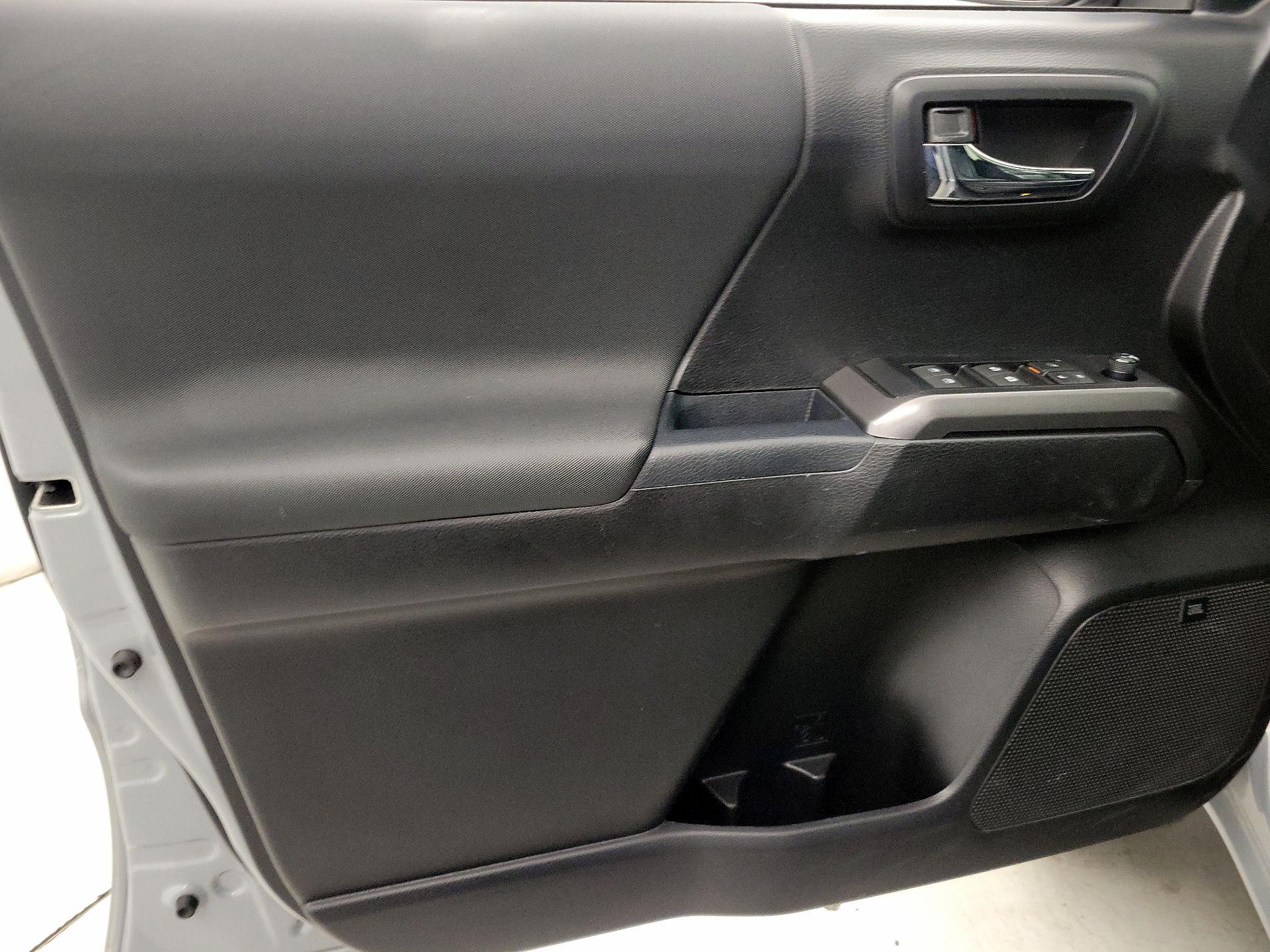 Thumbnail: 2021 Toyota Tacoma - 12