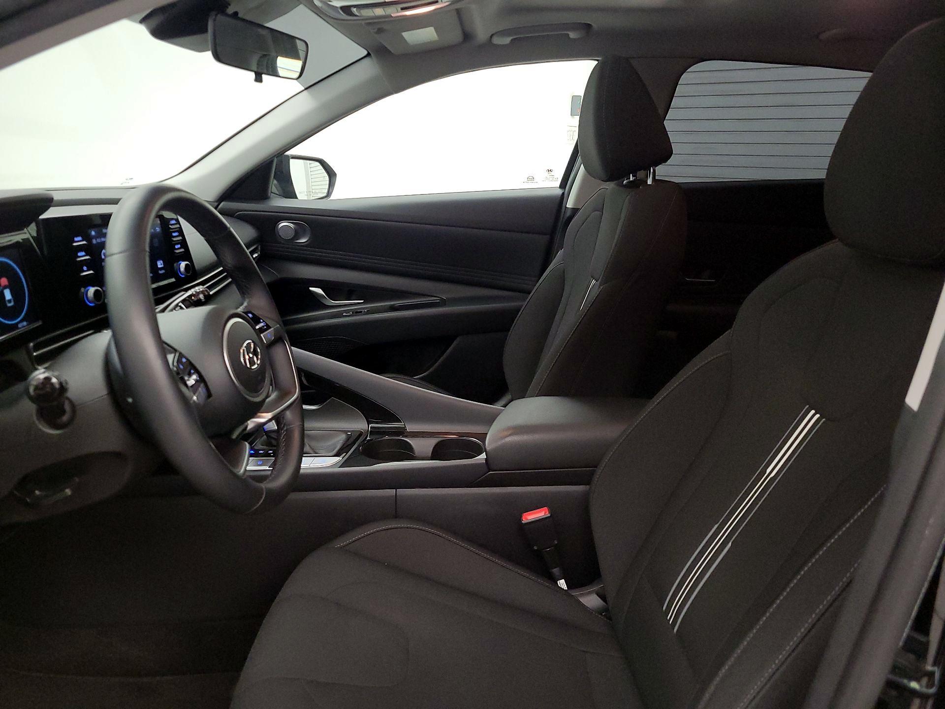 Thumbnail: 2022 Hyundai Elantra - 11