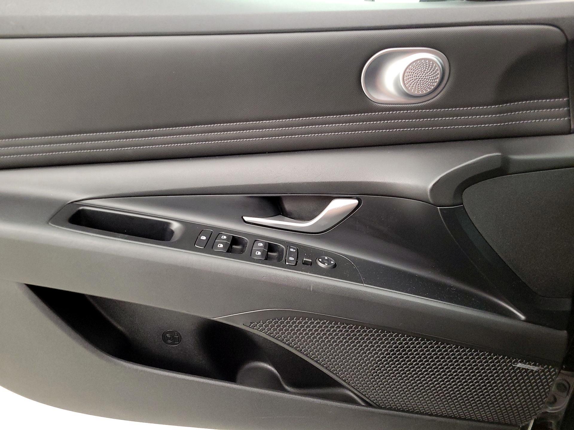 Thumbnail: 2022 Hyundai Elantra - 12