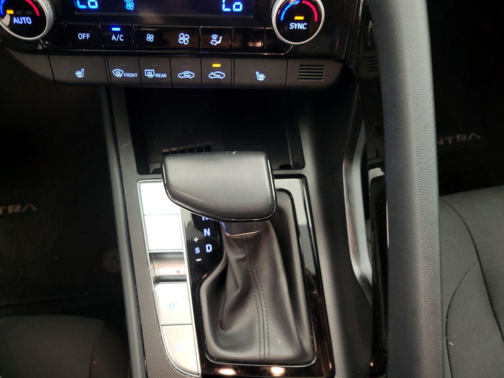 Thumbnail: 2022 Hyundai Elantra - 16