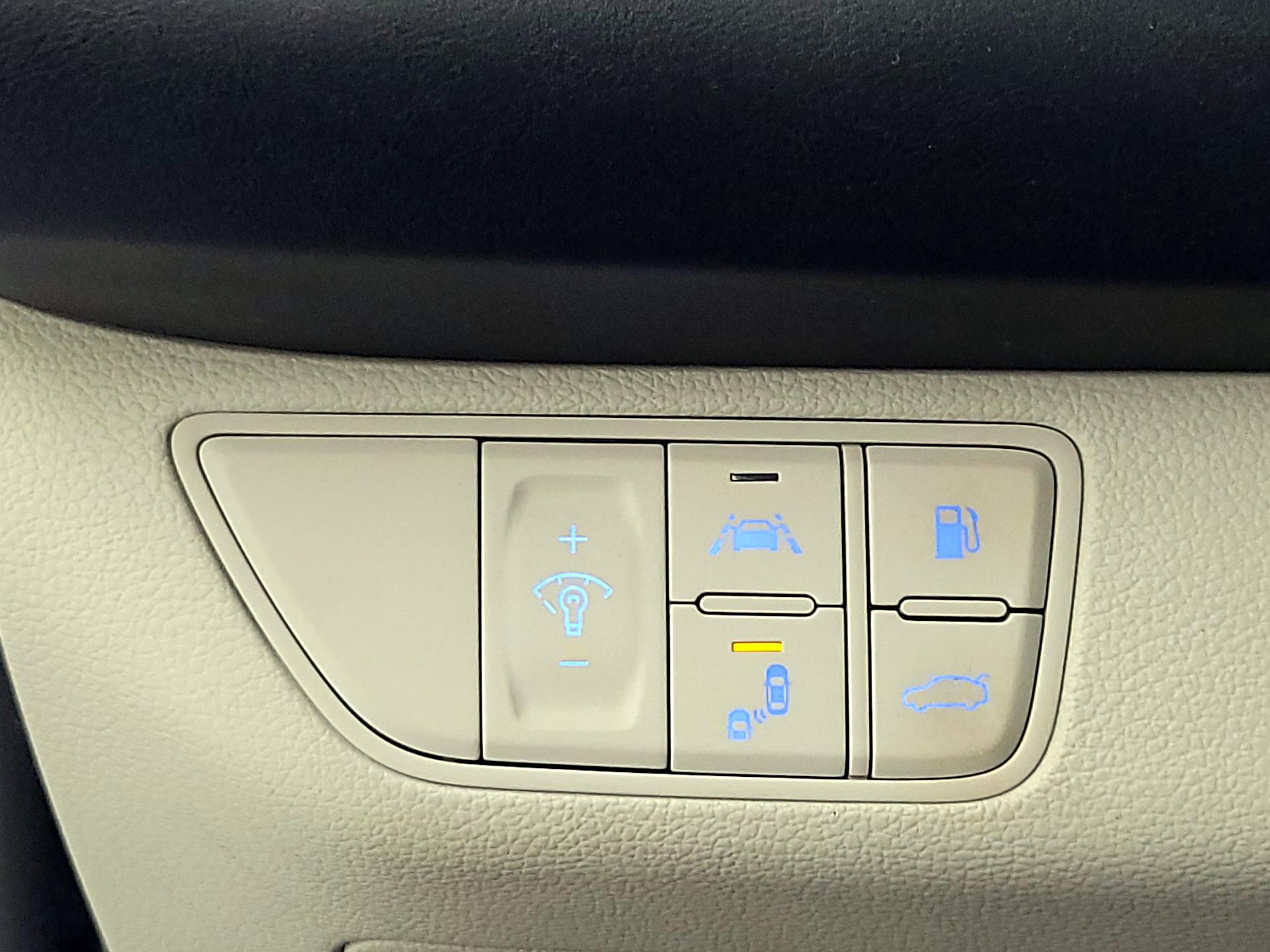 Thumbnail: 2019 Genesis G70 - 13