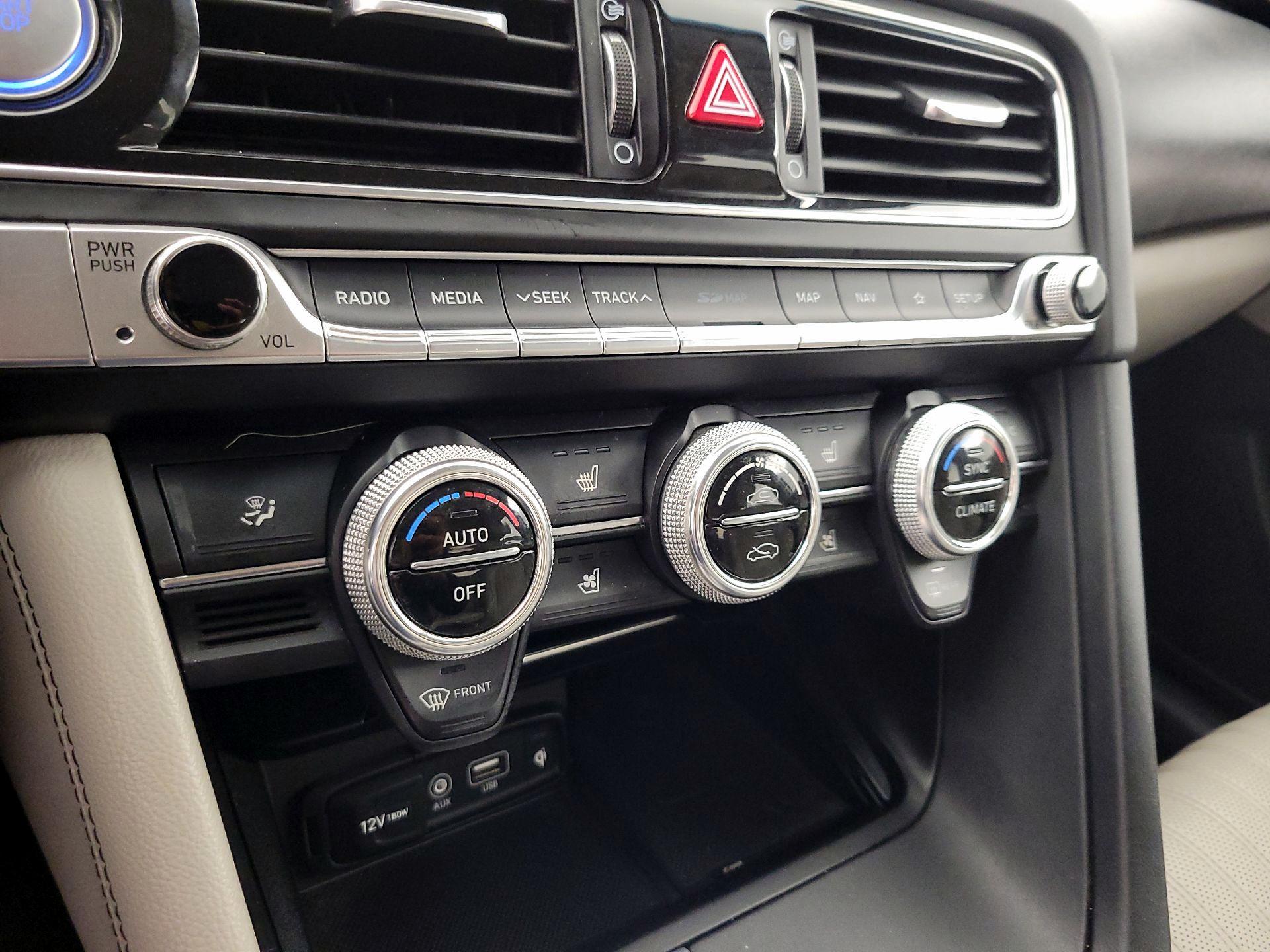 Thumbnail: 2019 Genesis G70 - 17